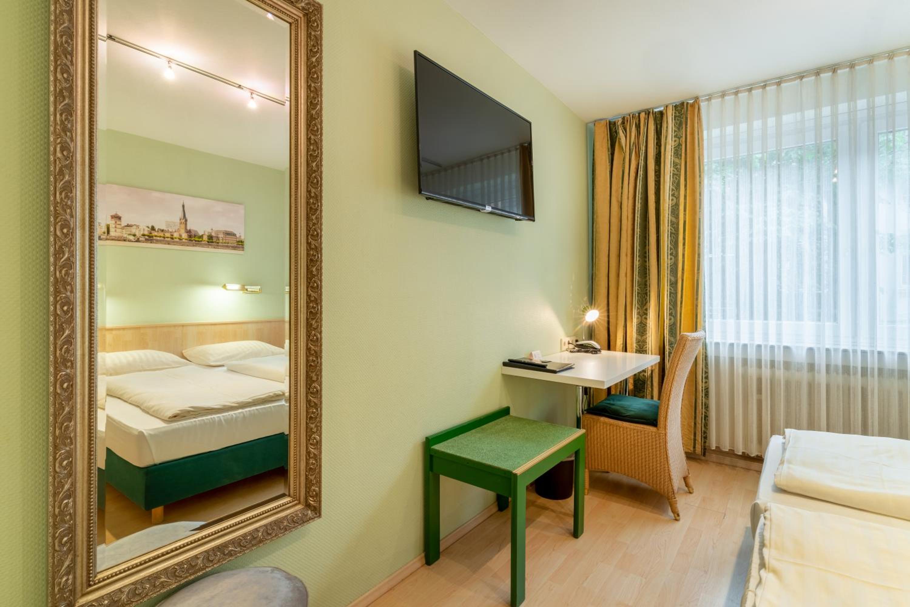 Double Room - Photo 5