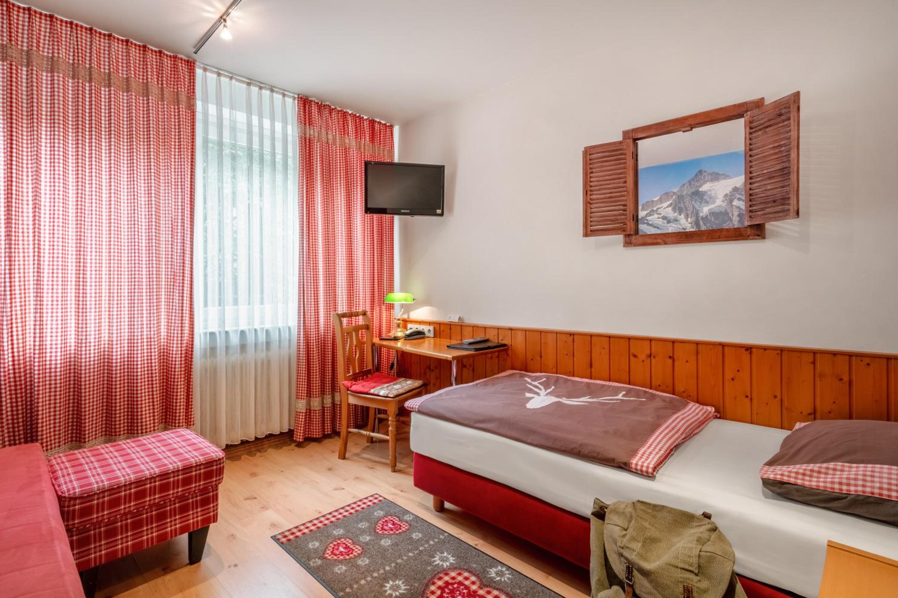 Twin Room - Photo 2