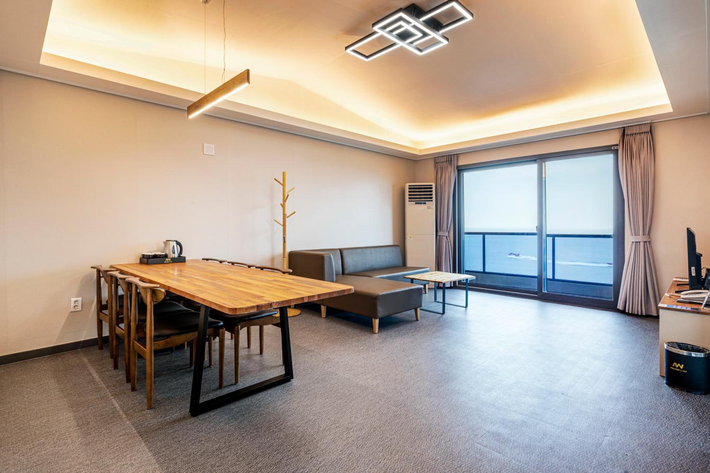 Aewol Building - Ocean View Suite with Kitchenette photo 1