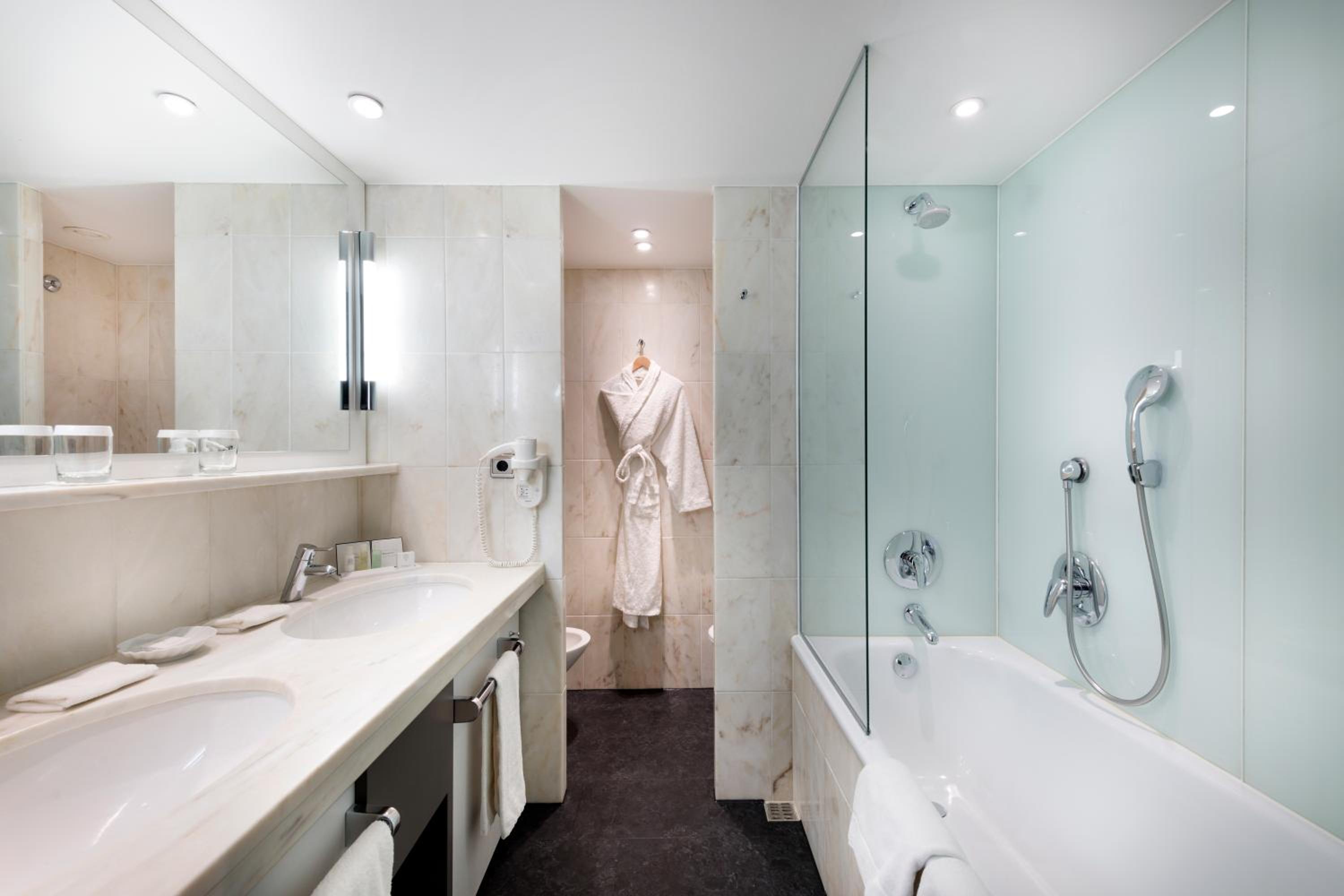 Premium Room - Photo 5