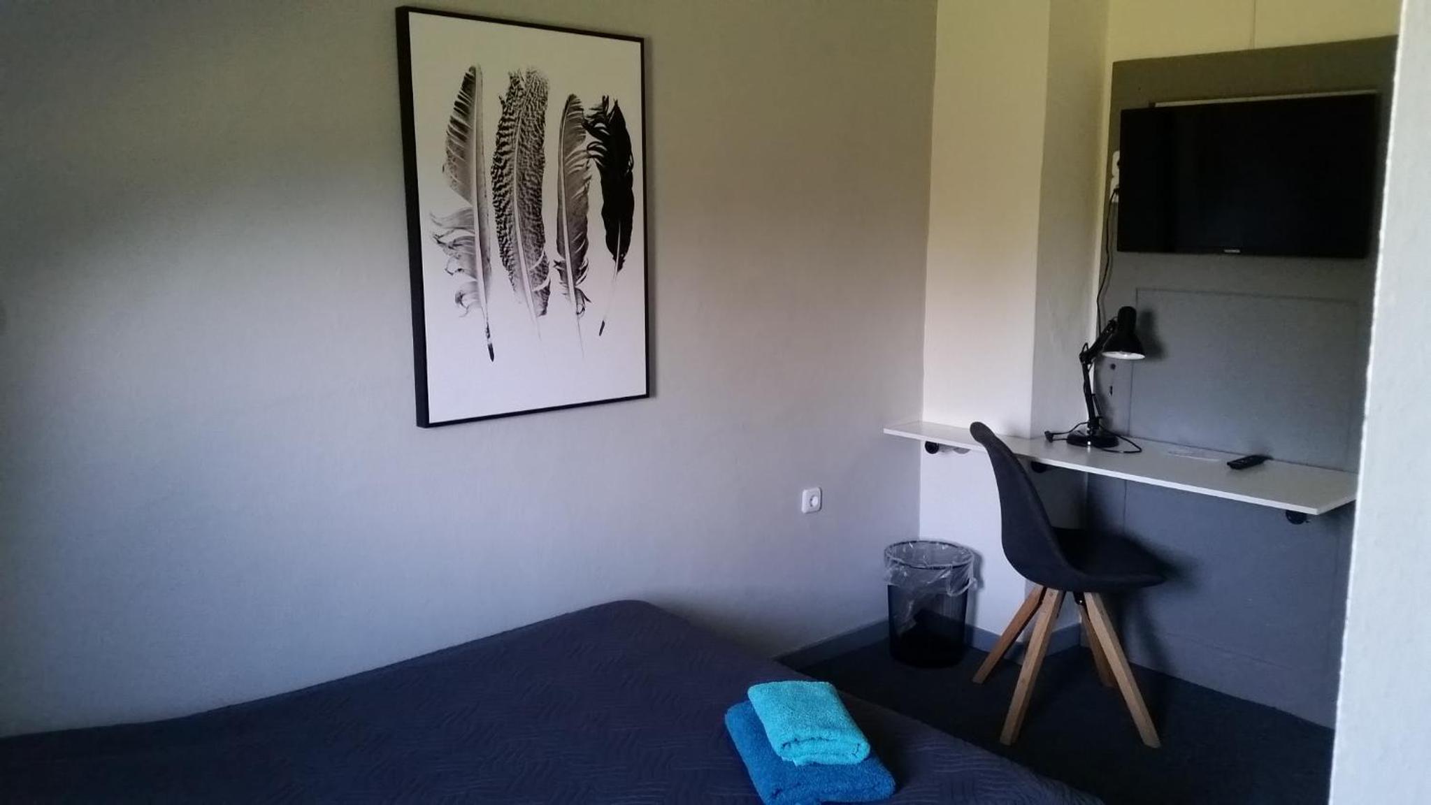 Single Room with Private Bathroom photo 2