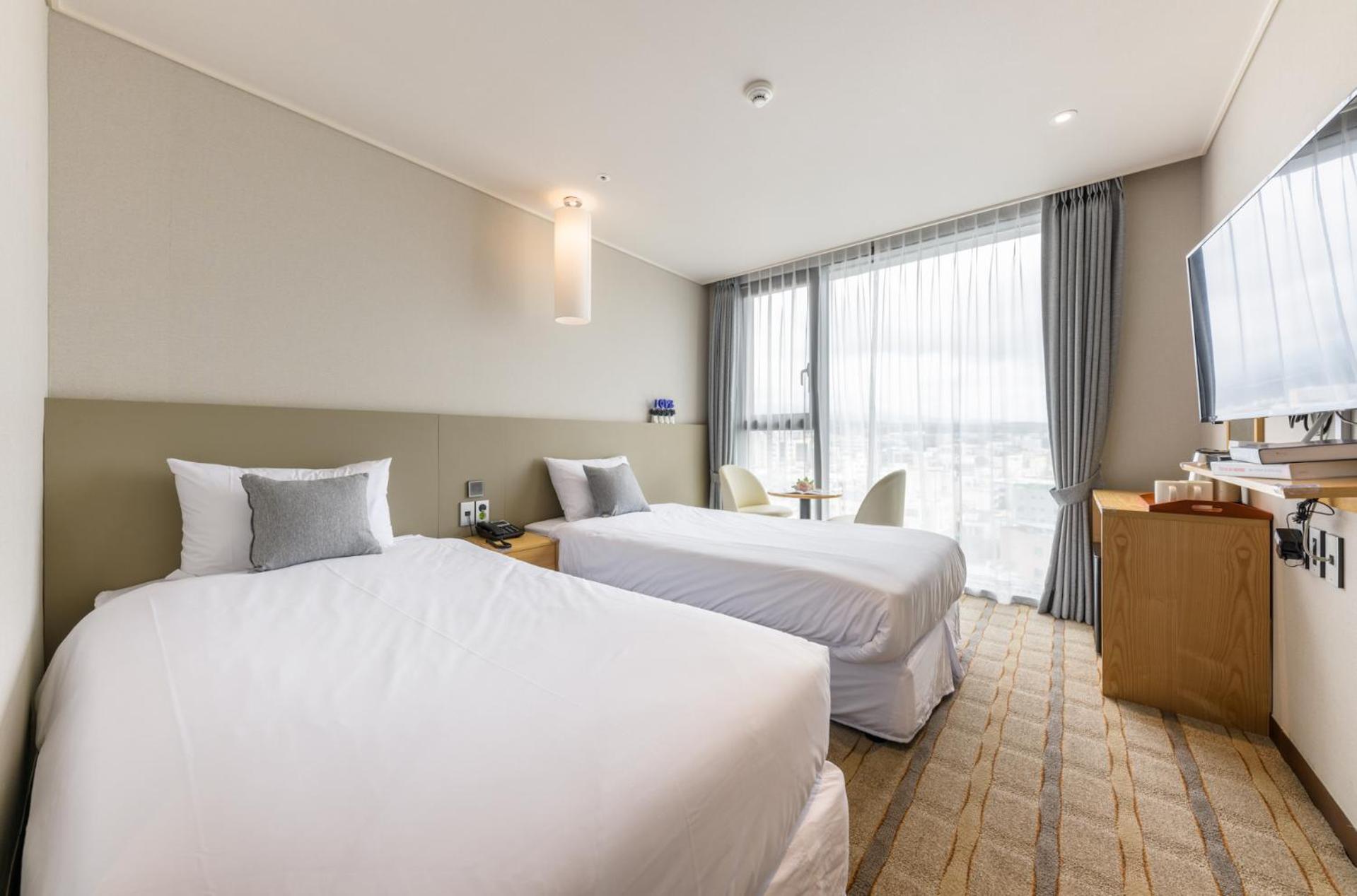 Standard Twin Room - Photo 1