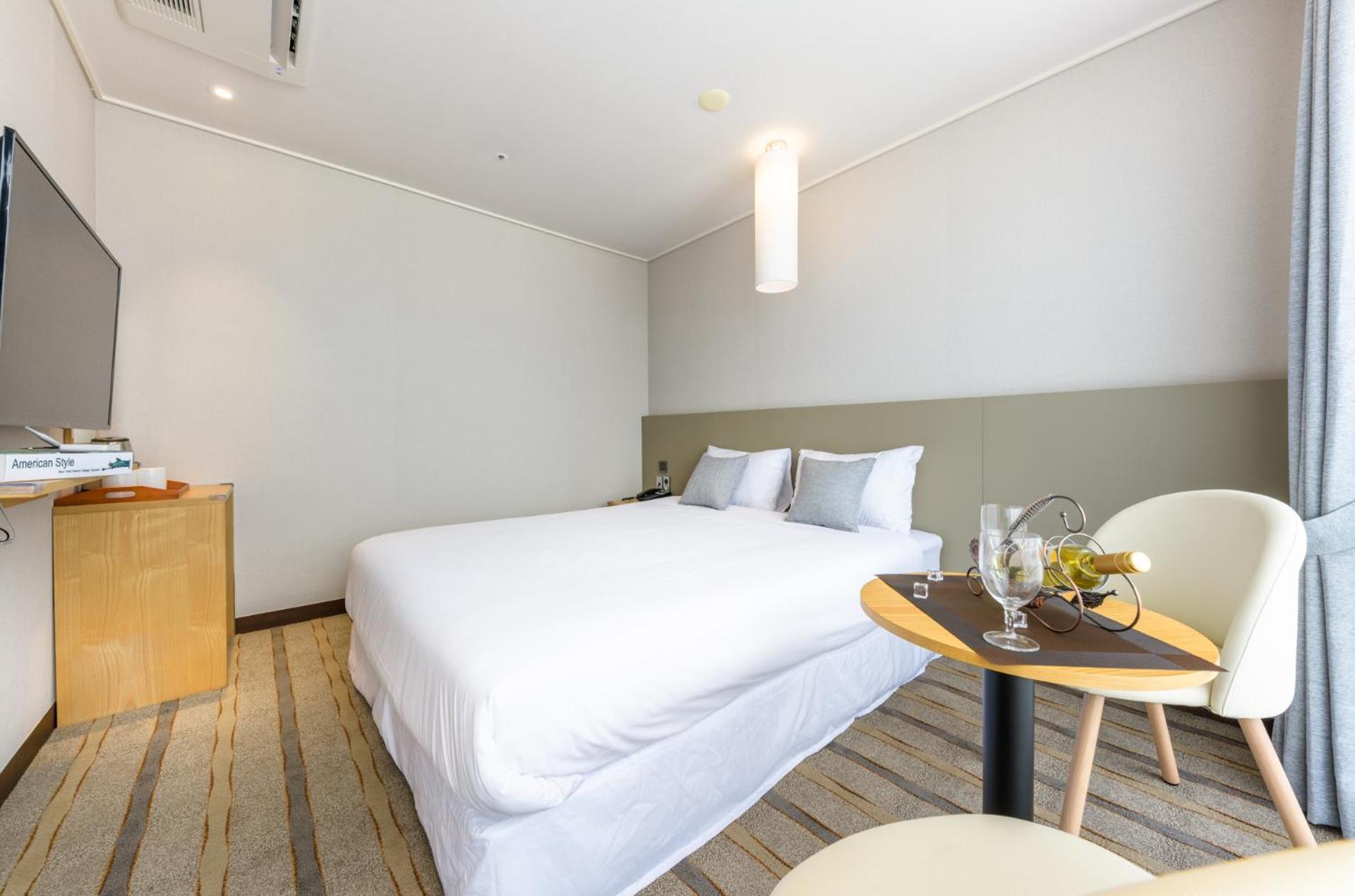 Deluxe Double Room with Halla Mountain View with Terrace - Photo 4