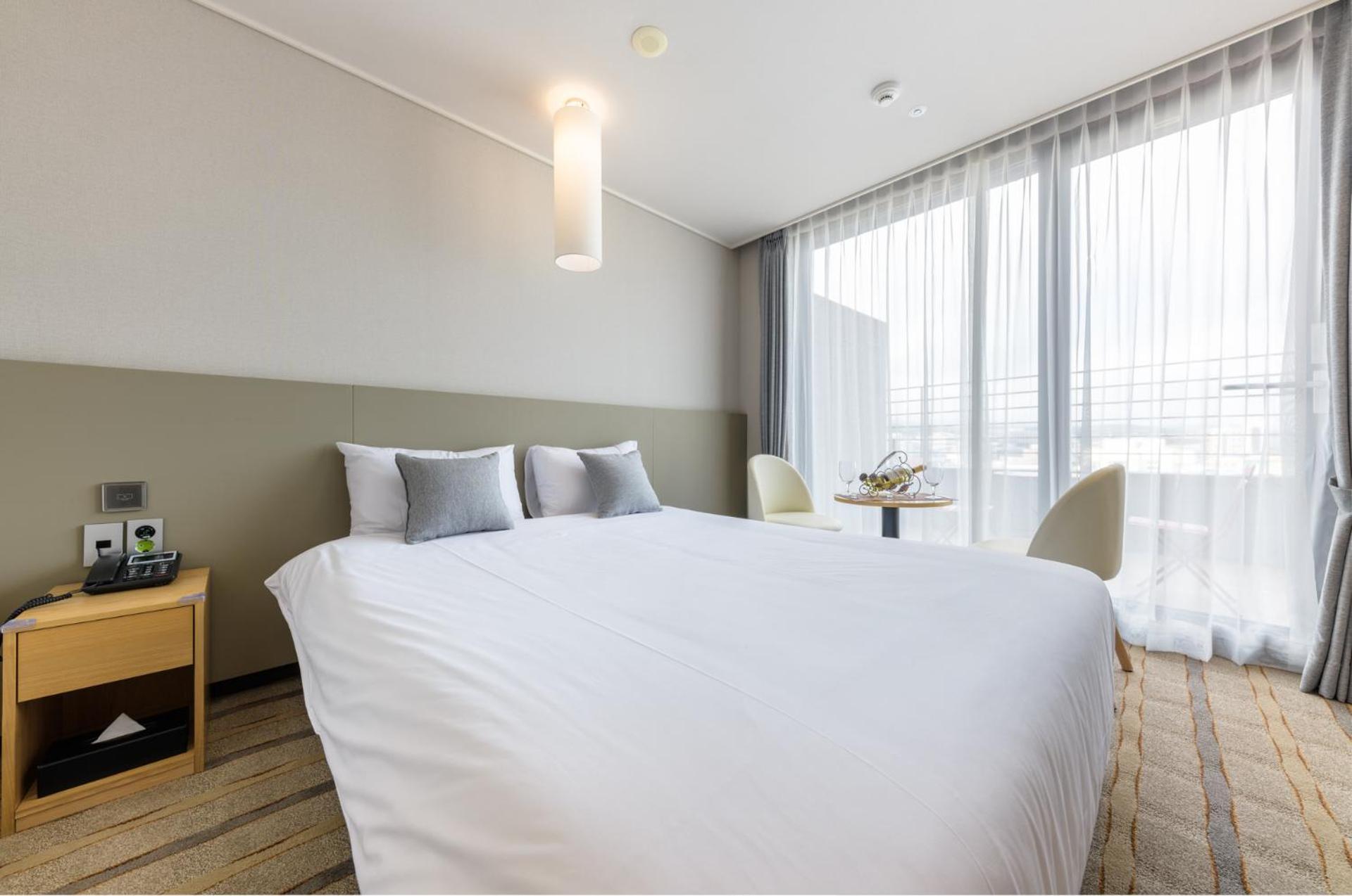 Deluxe Double Room with Halla Mountain View with Terrace - Photo 1
