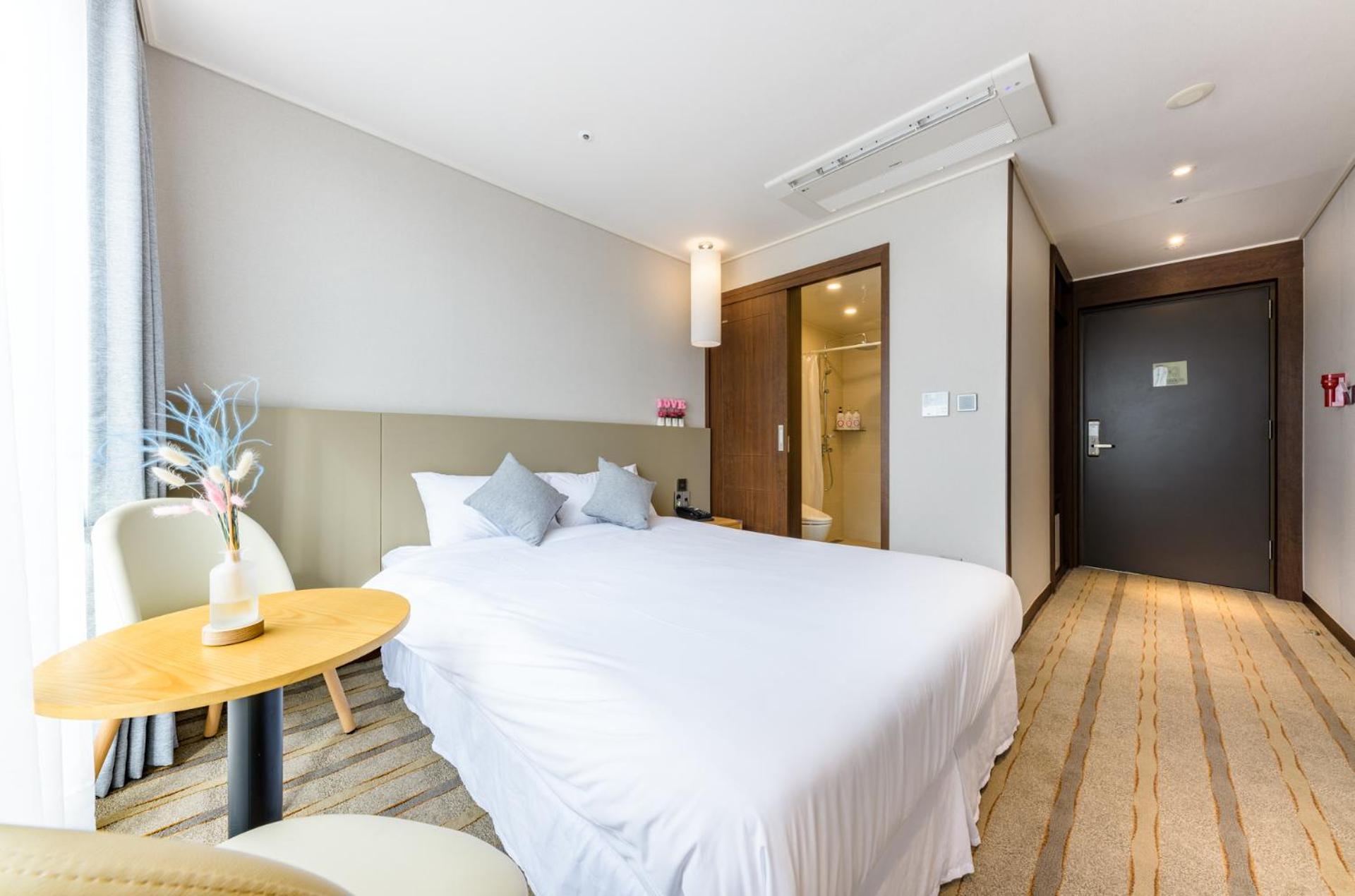 Deluxe Double Room with Halla Mountain View with Terrace - Photo 6