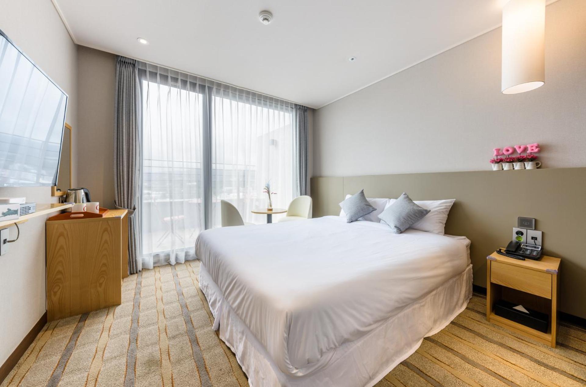 Deluxe Double Room with Halla Mountain View with Terrace - Photo 10