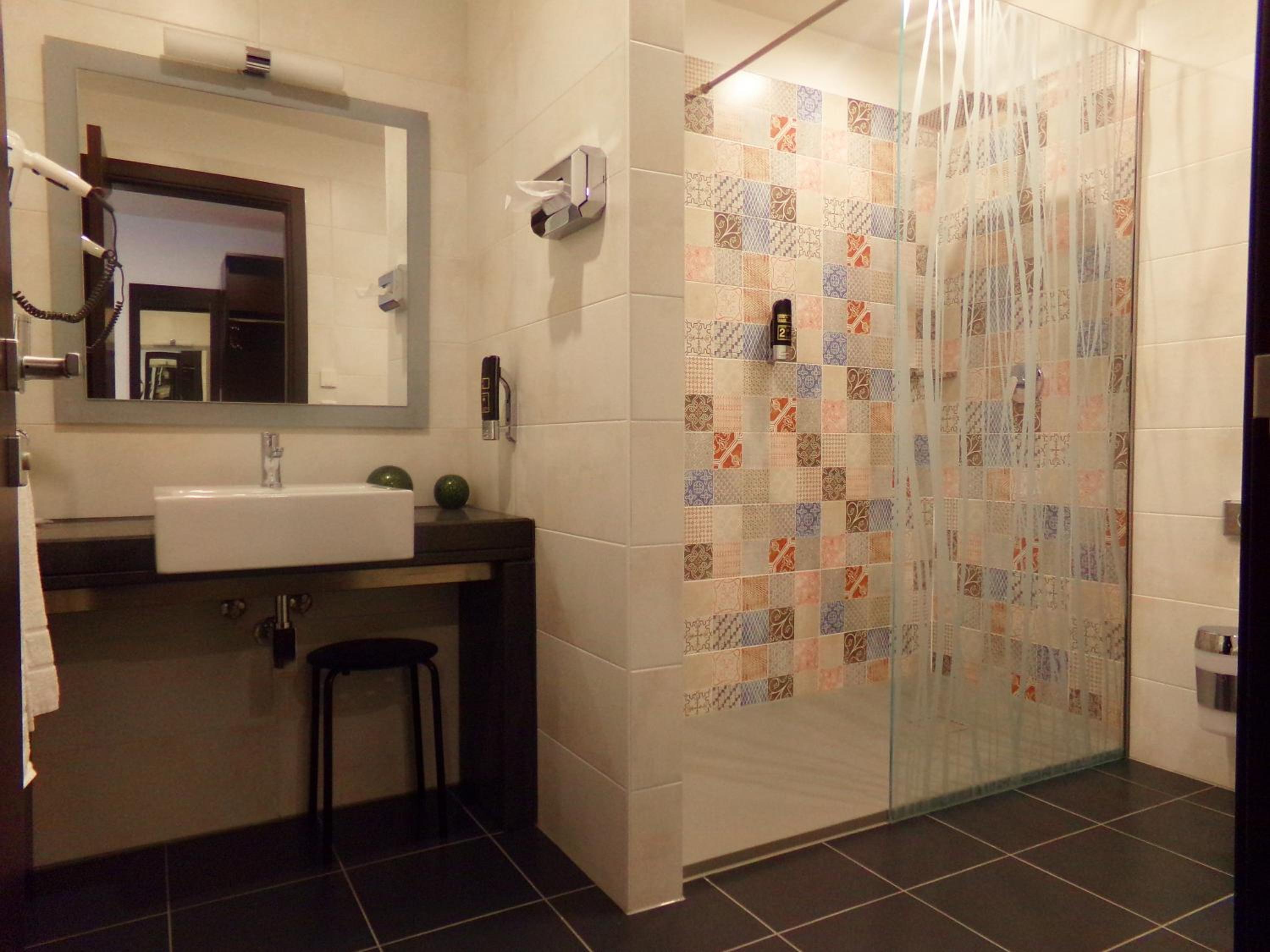 Double or Twin Room - Photo 2