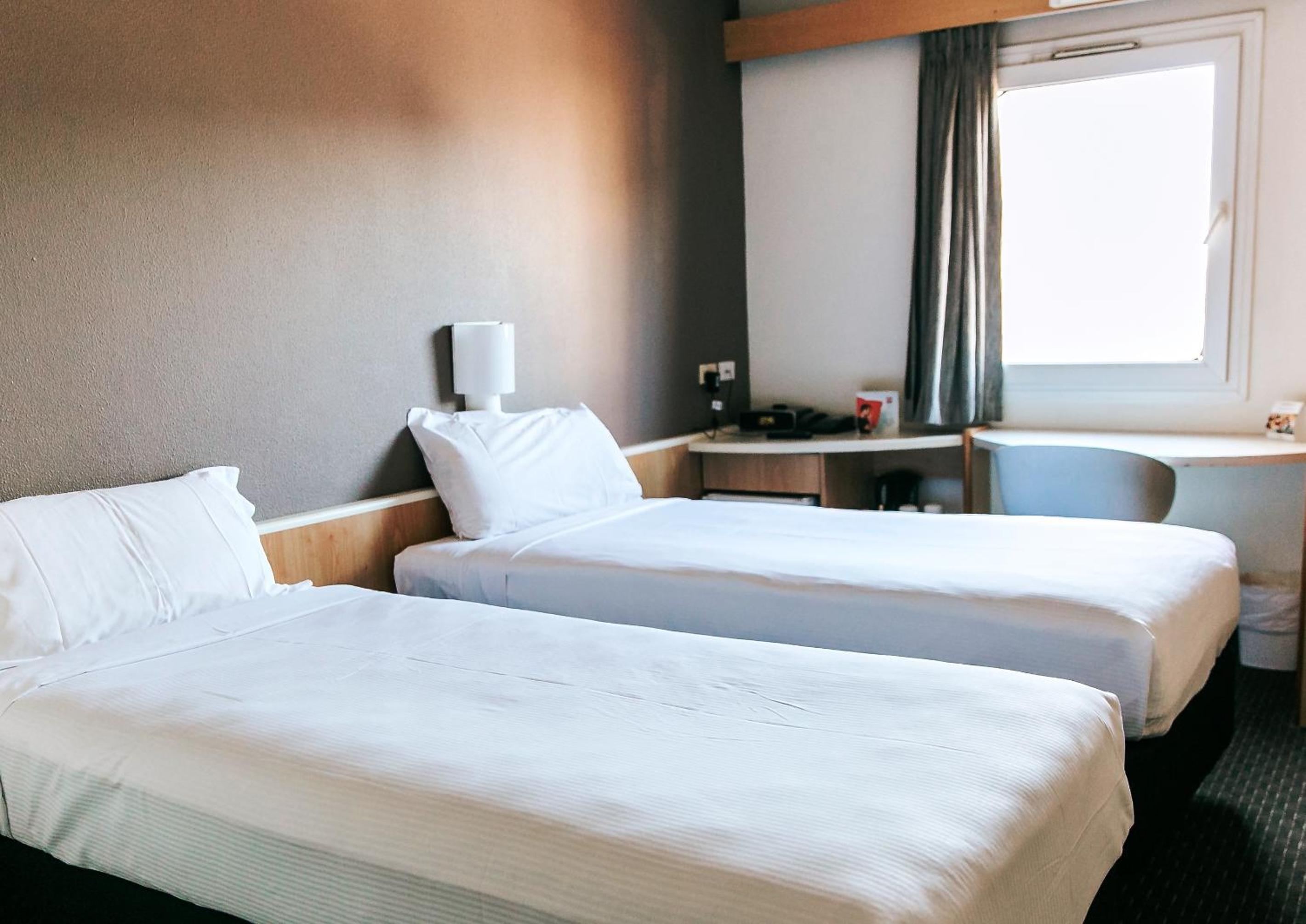 Standard Twin Room - Photo 5