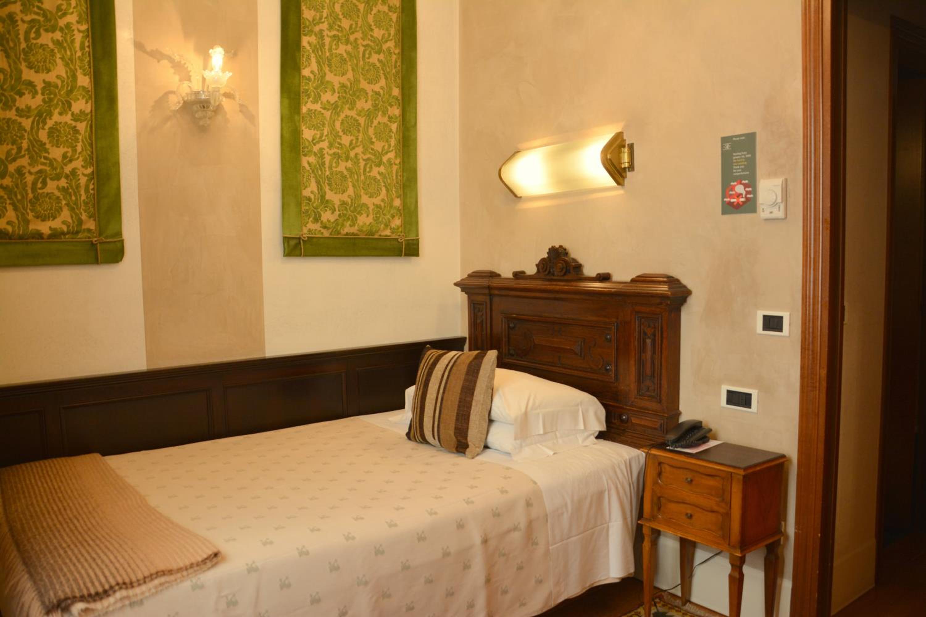 Single Room - Photo 1