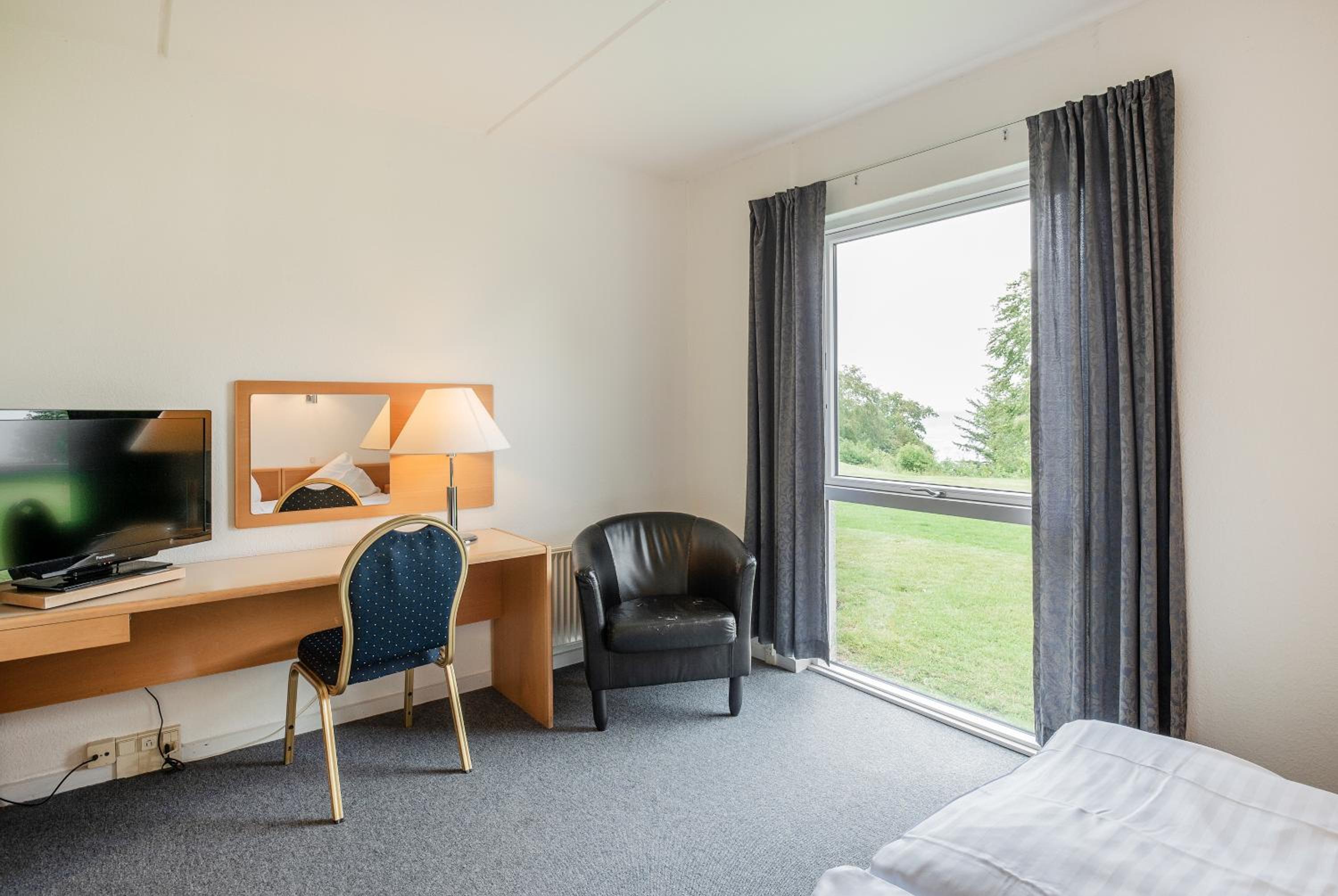 Double or Twin Room - Photo 12