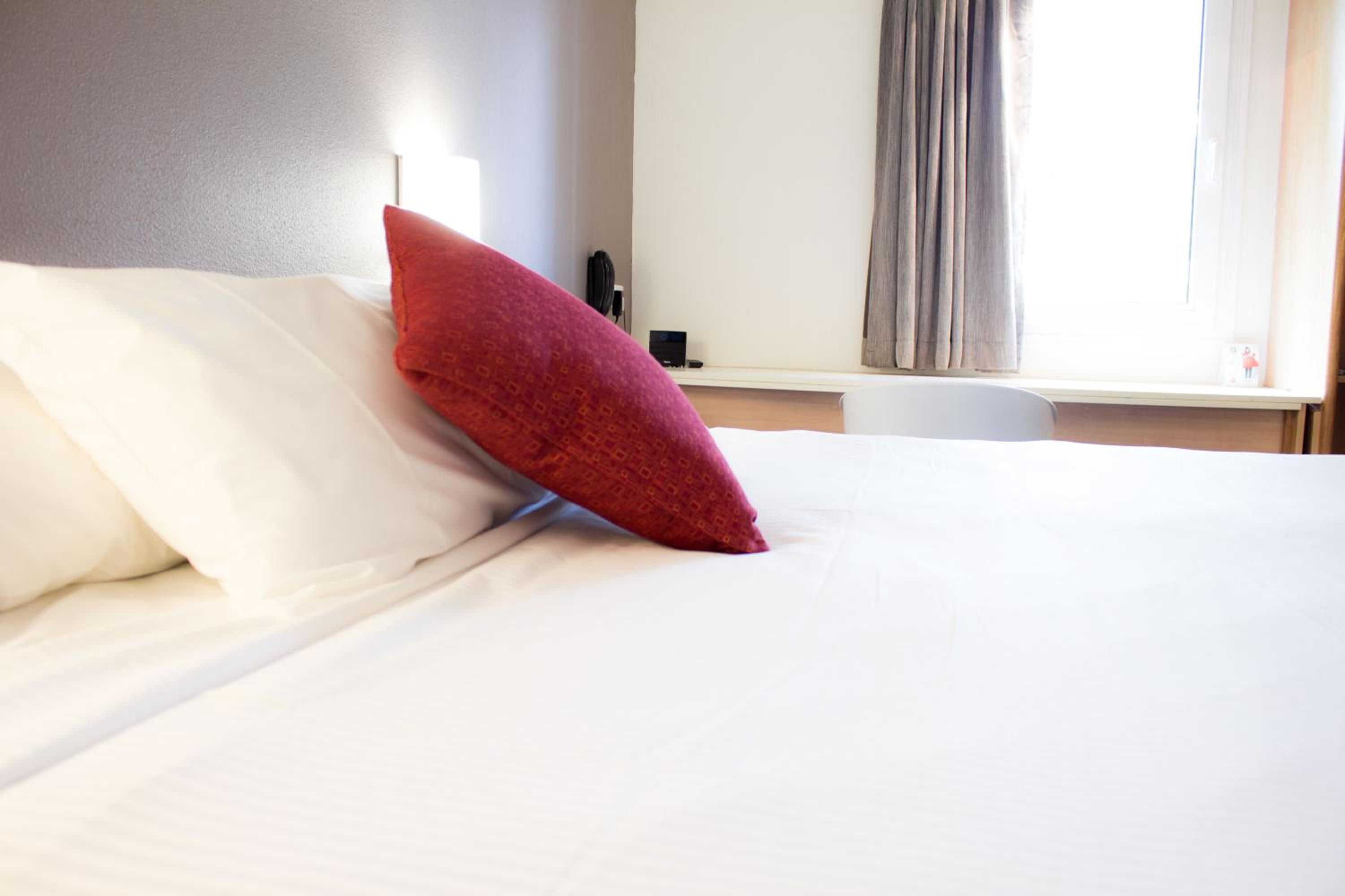 Standard King Room - Photo 5