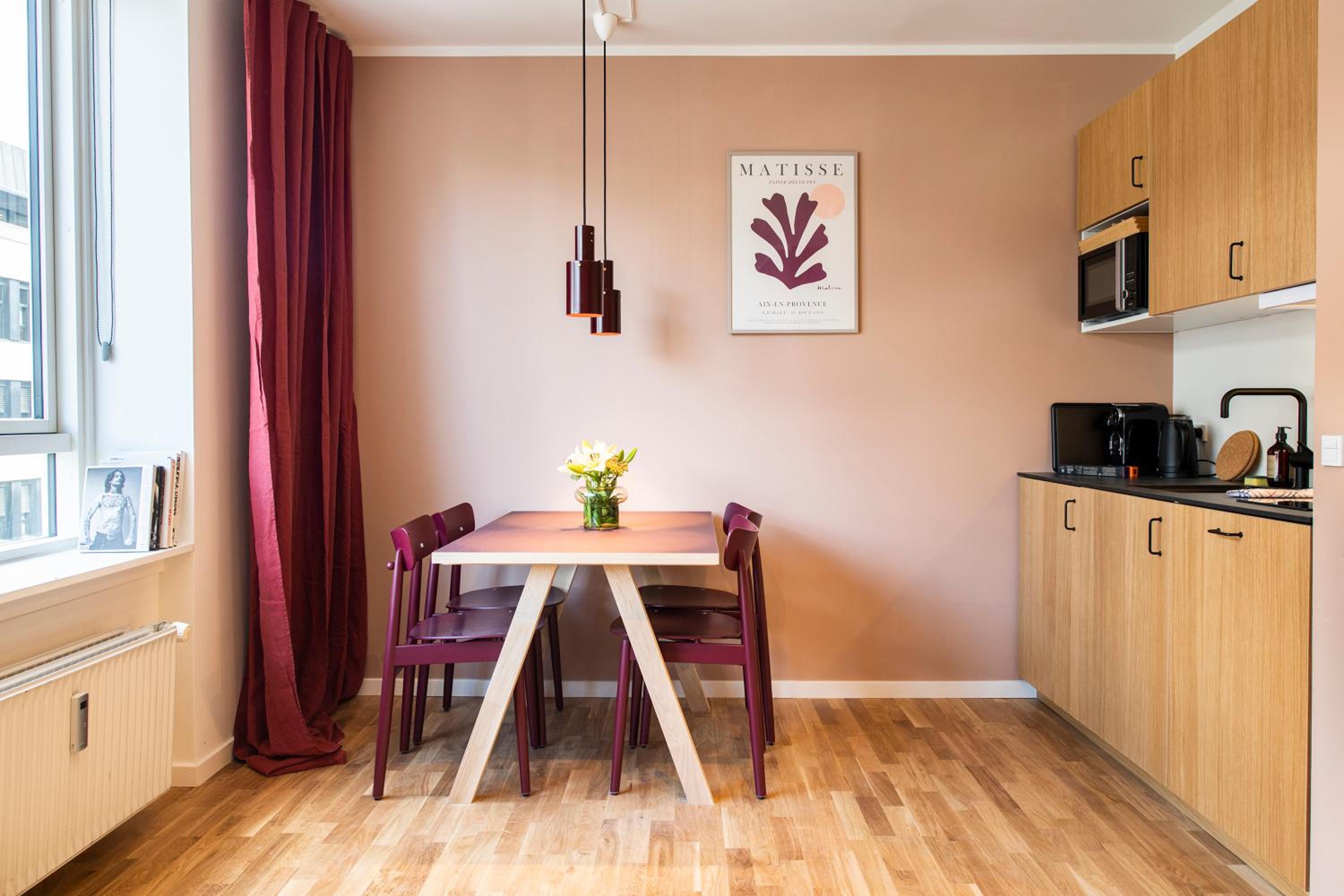 One-Bedroom Apartment - Photo 3