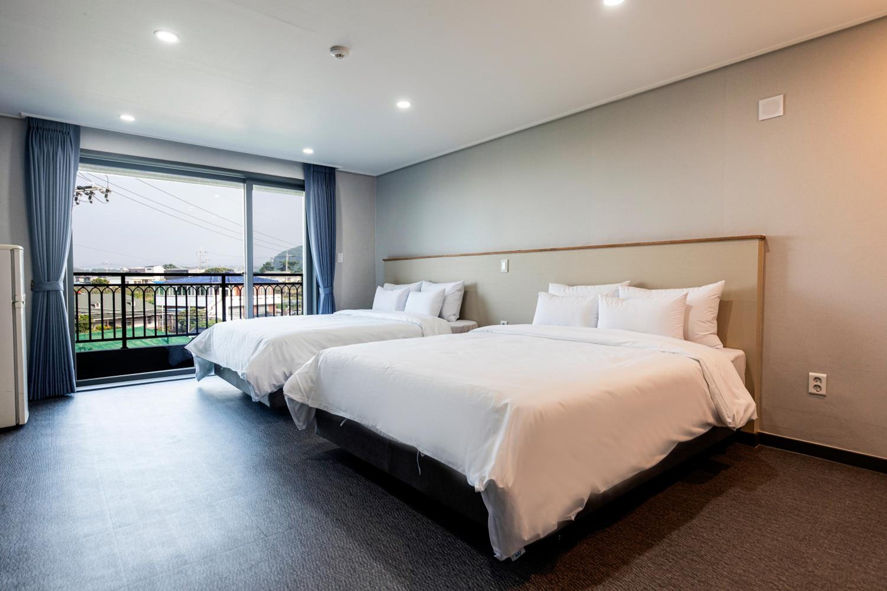 Stay Building - Deluxe Mountain View Room with Kitchenette photo 1