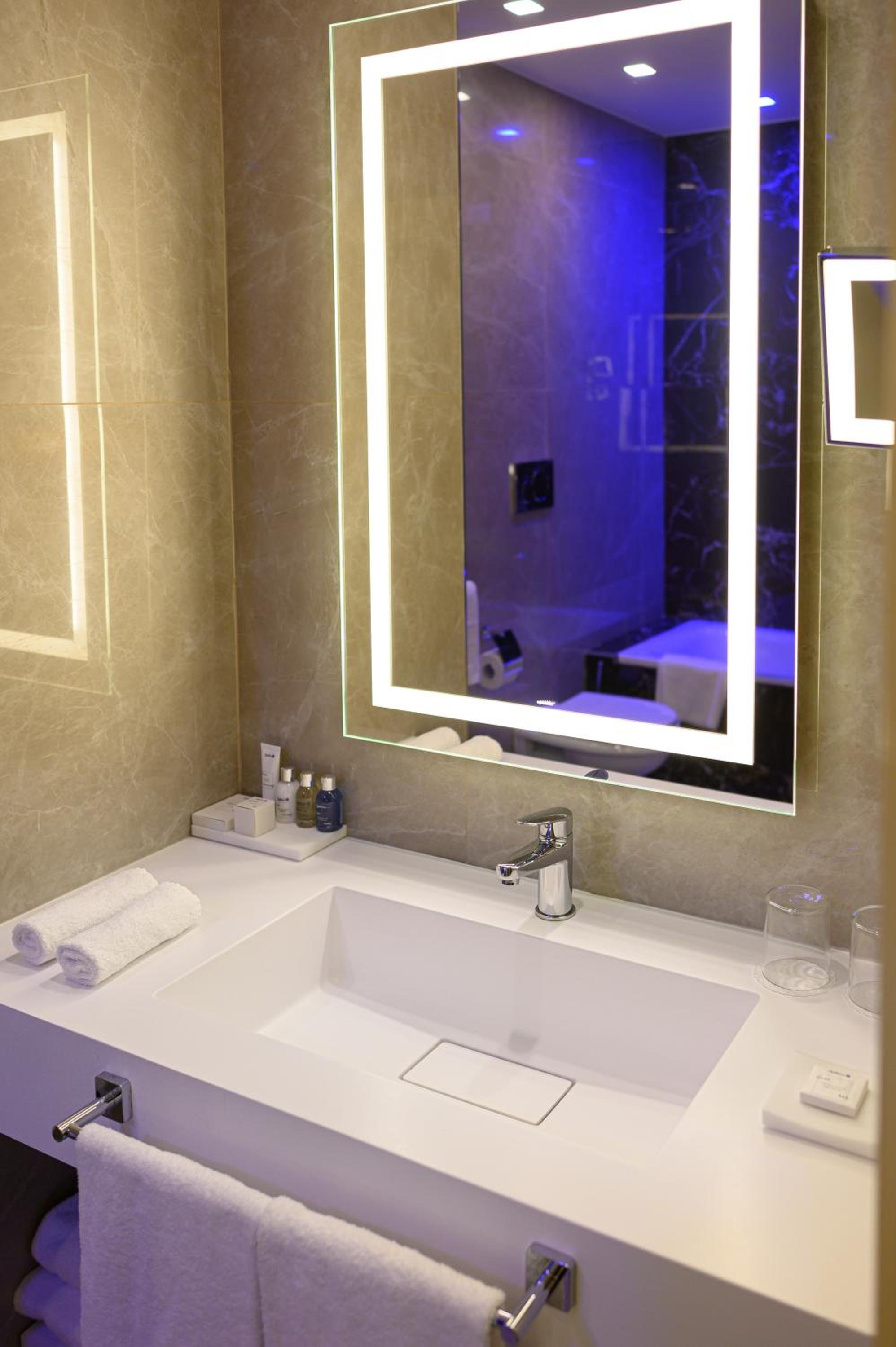 Junior Suite thumbnail 6