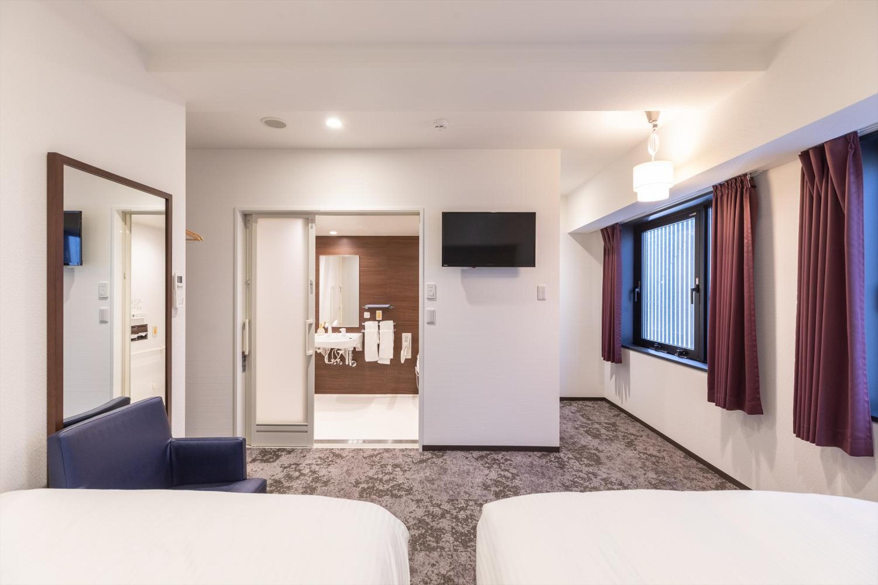 Twin Room - Disability Access photo 3