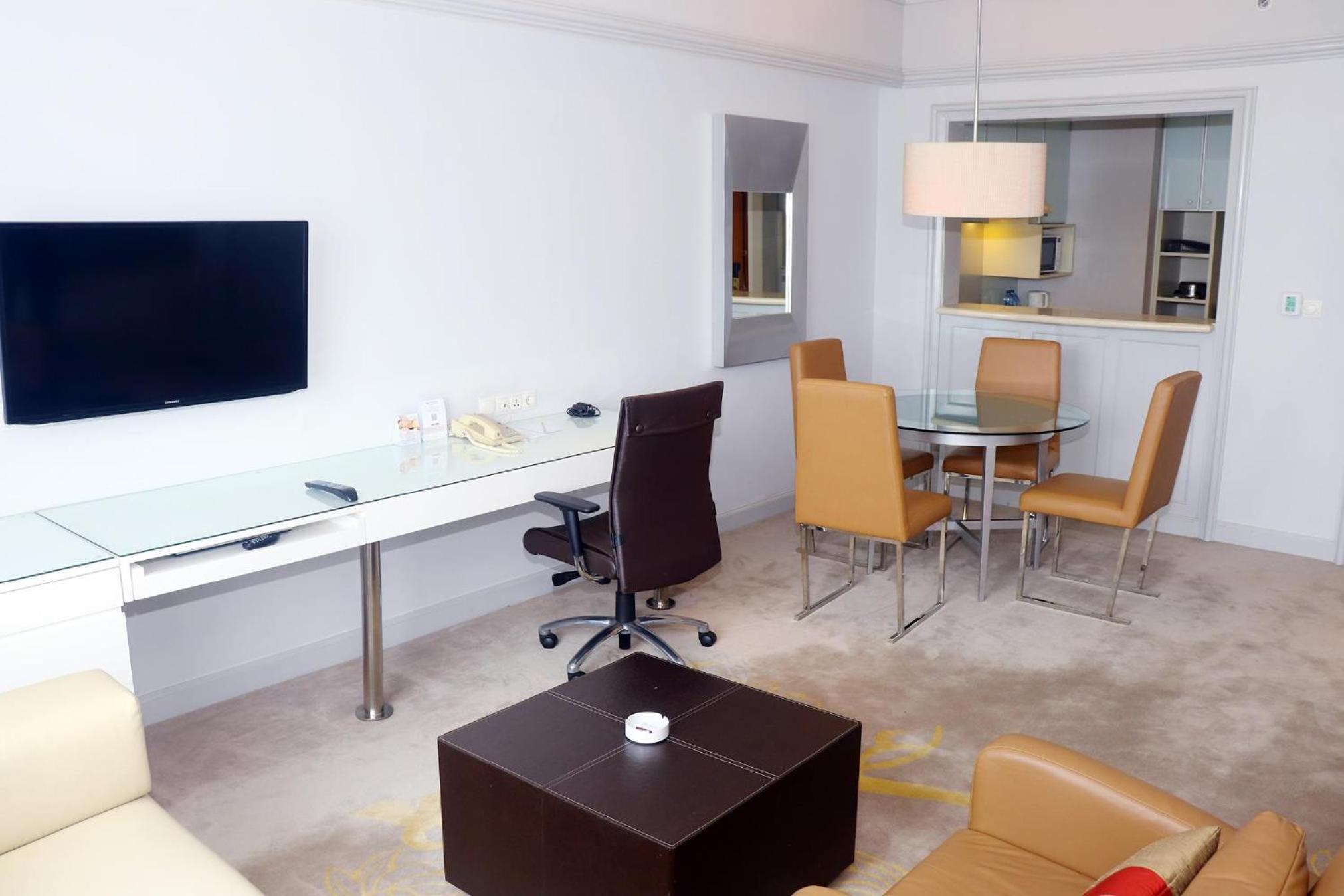 One-Bedroom Suite - Non-Smoking - Photo 4