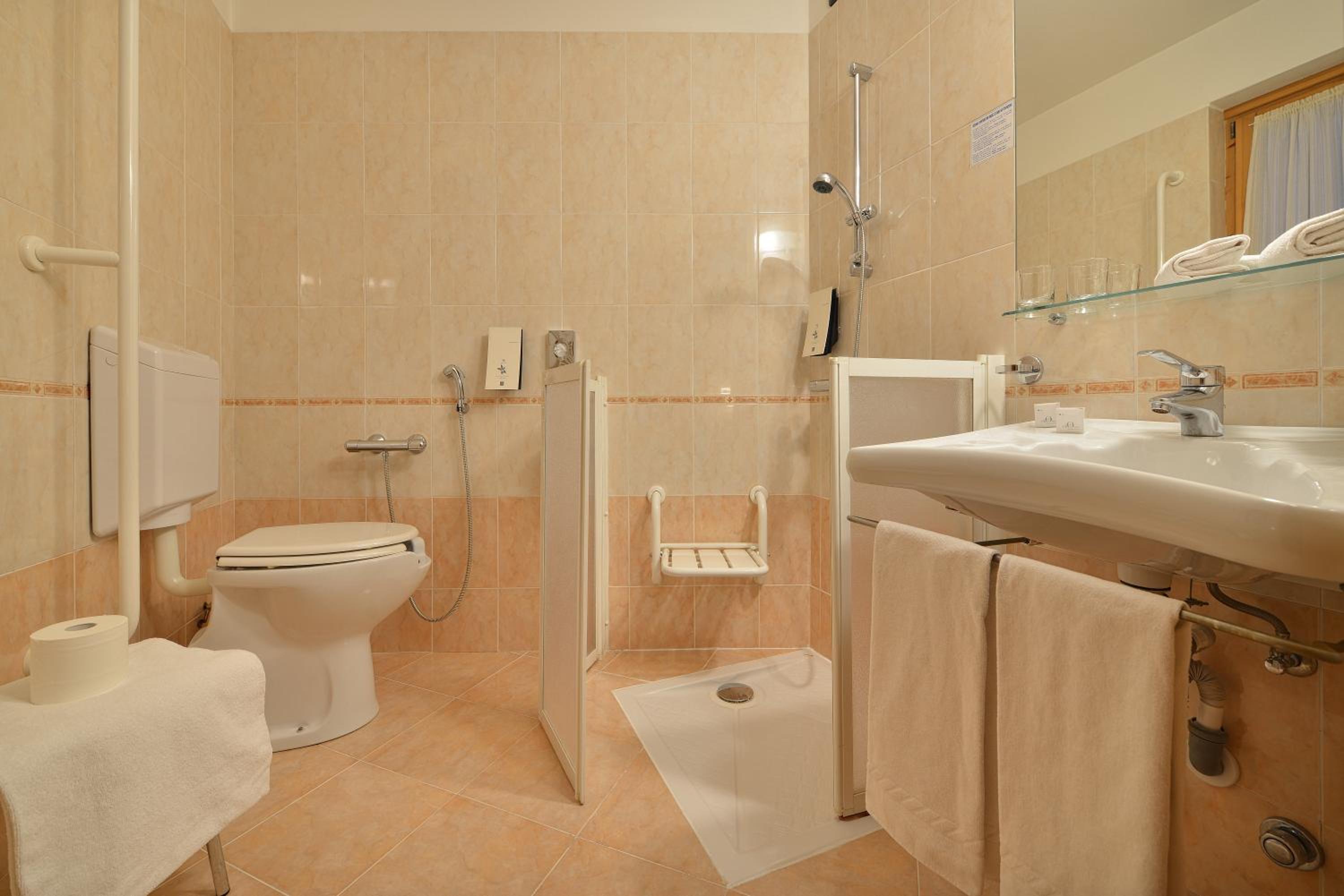 Standard Triple Room - Photo 4