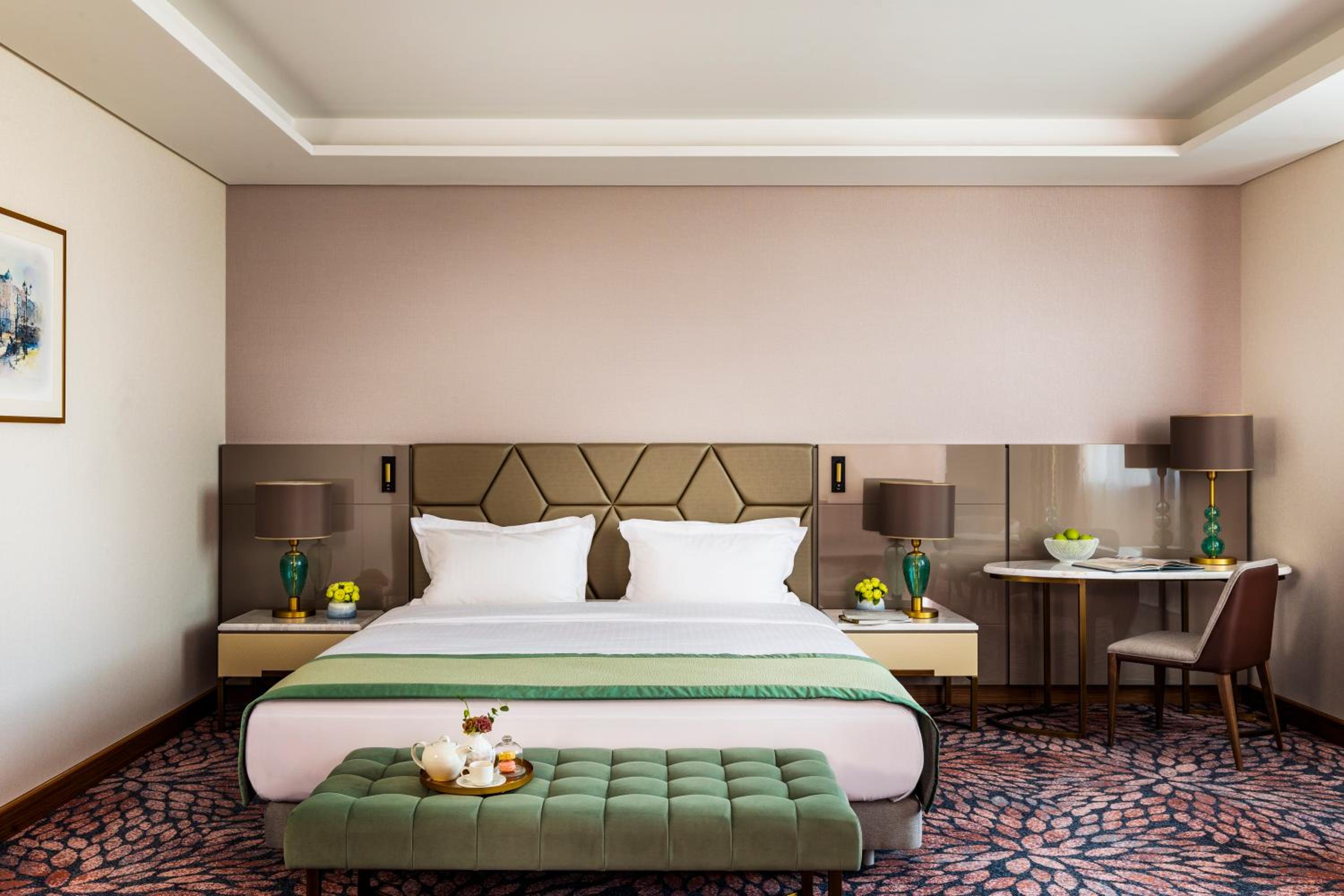 Exclusive Room with King Bed - Photo 4