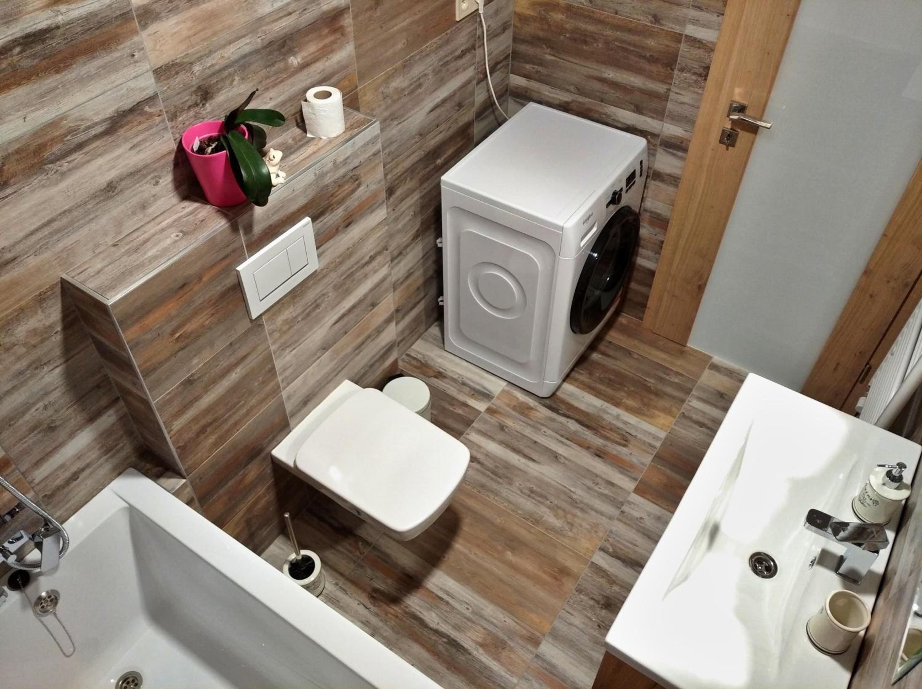 One-Bedroom Apartment - Photo 2