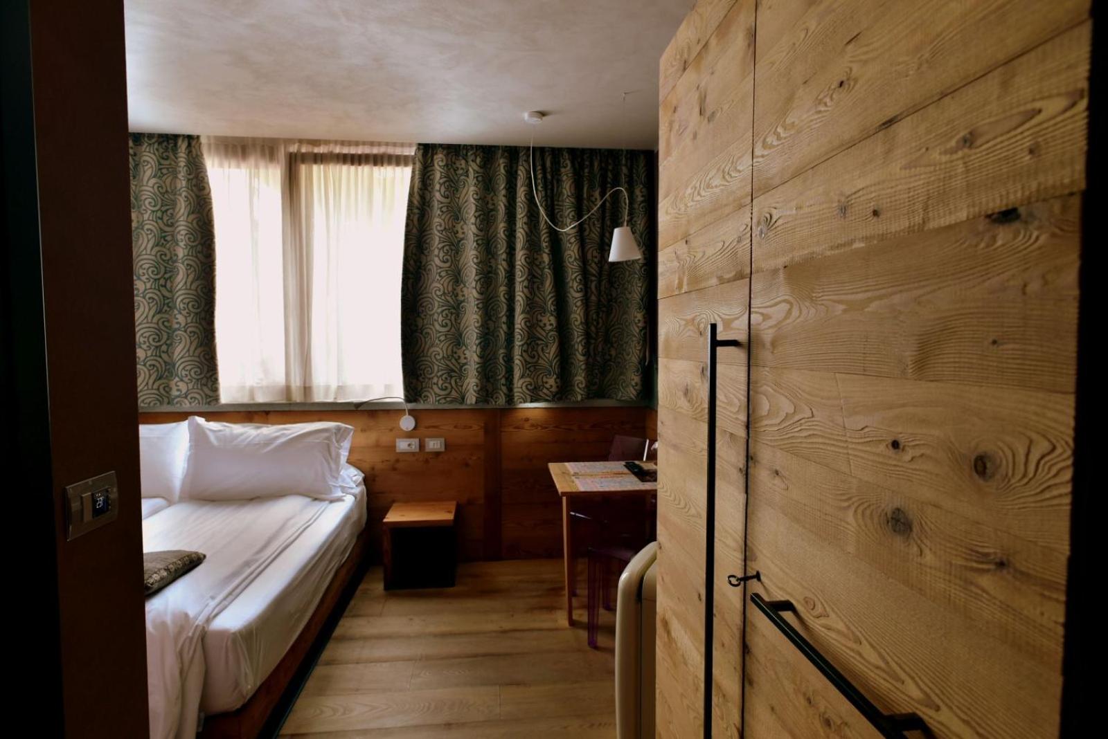 Standard Double Room - Photo 8