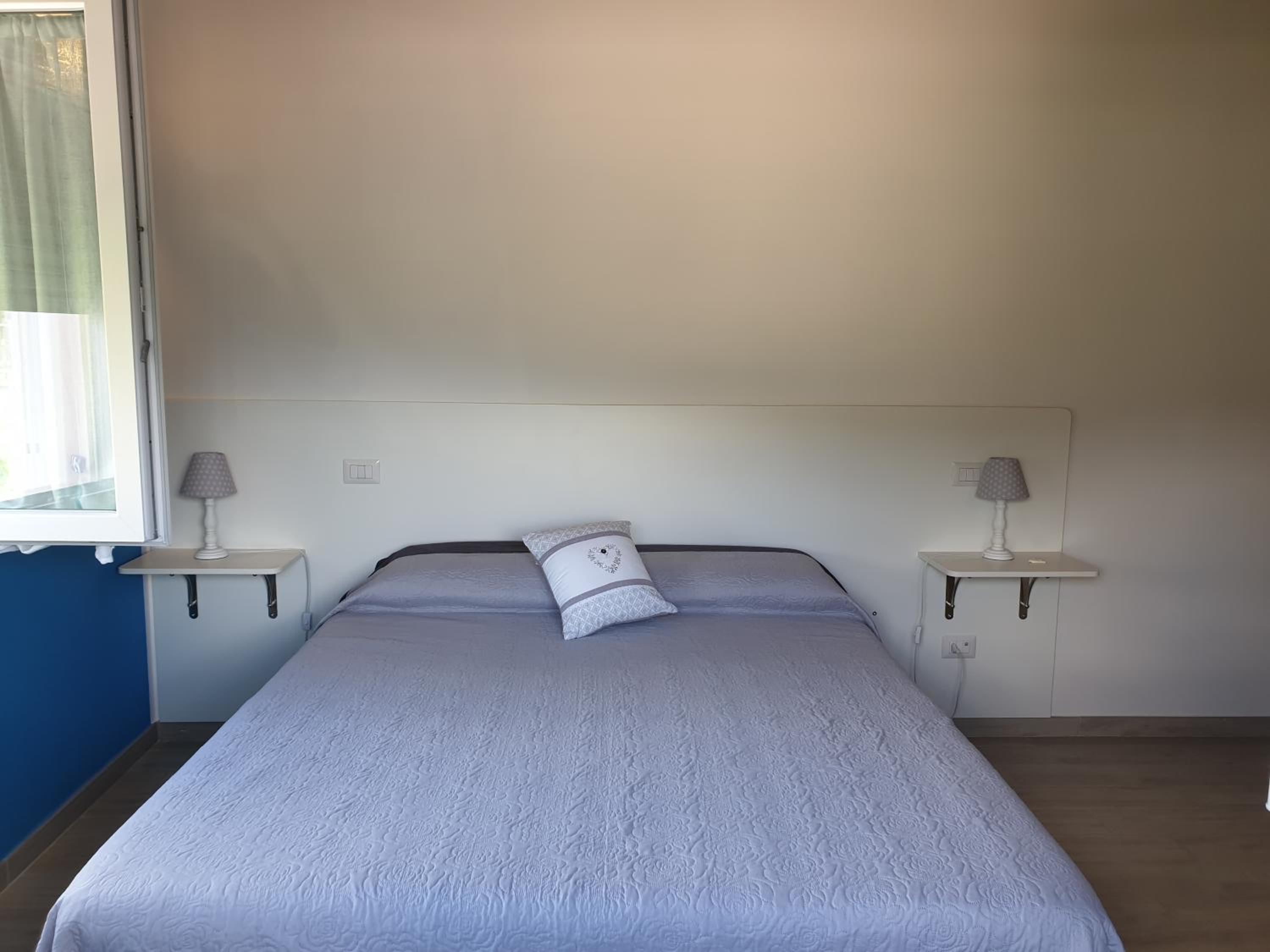 Deluxe Double Room (2 Adults + 1 Child) photo 2