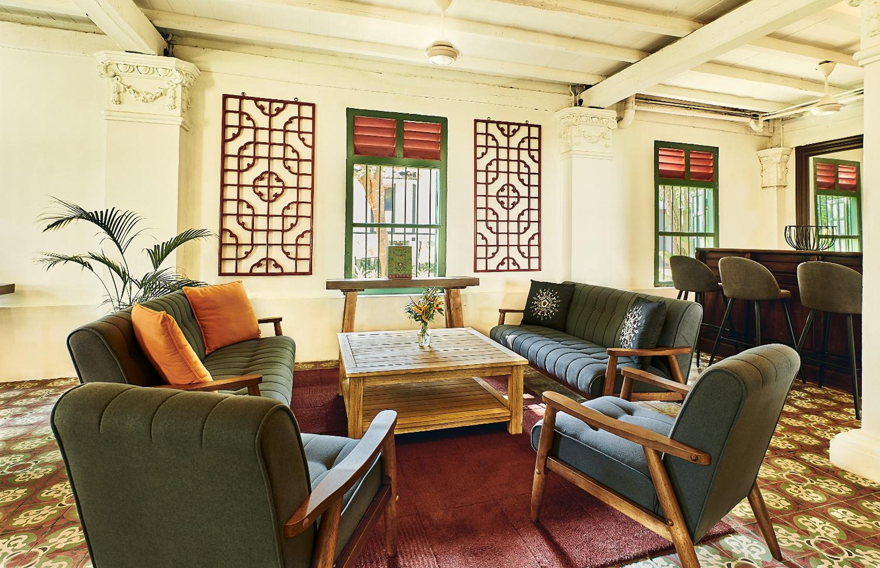 King Bed Suite - Colonial House 3 - Photo 8