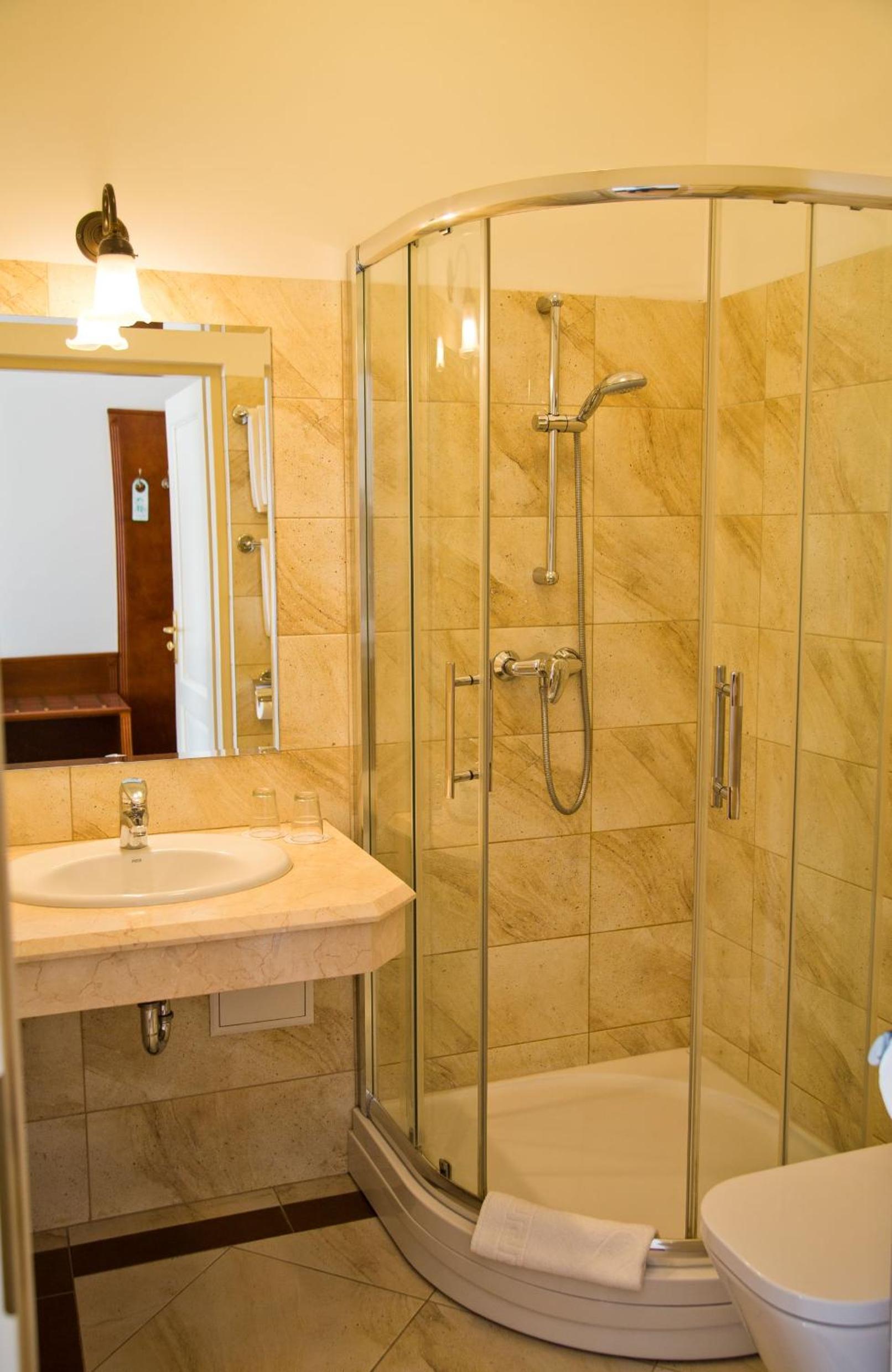Premium Twin Room photo 3