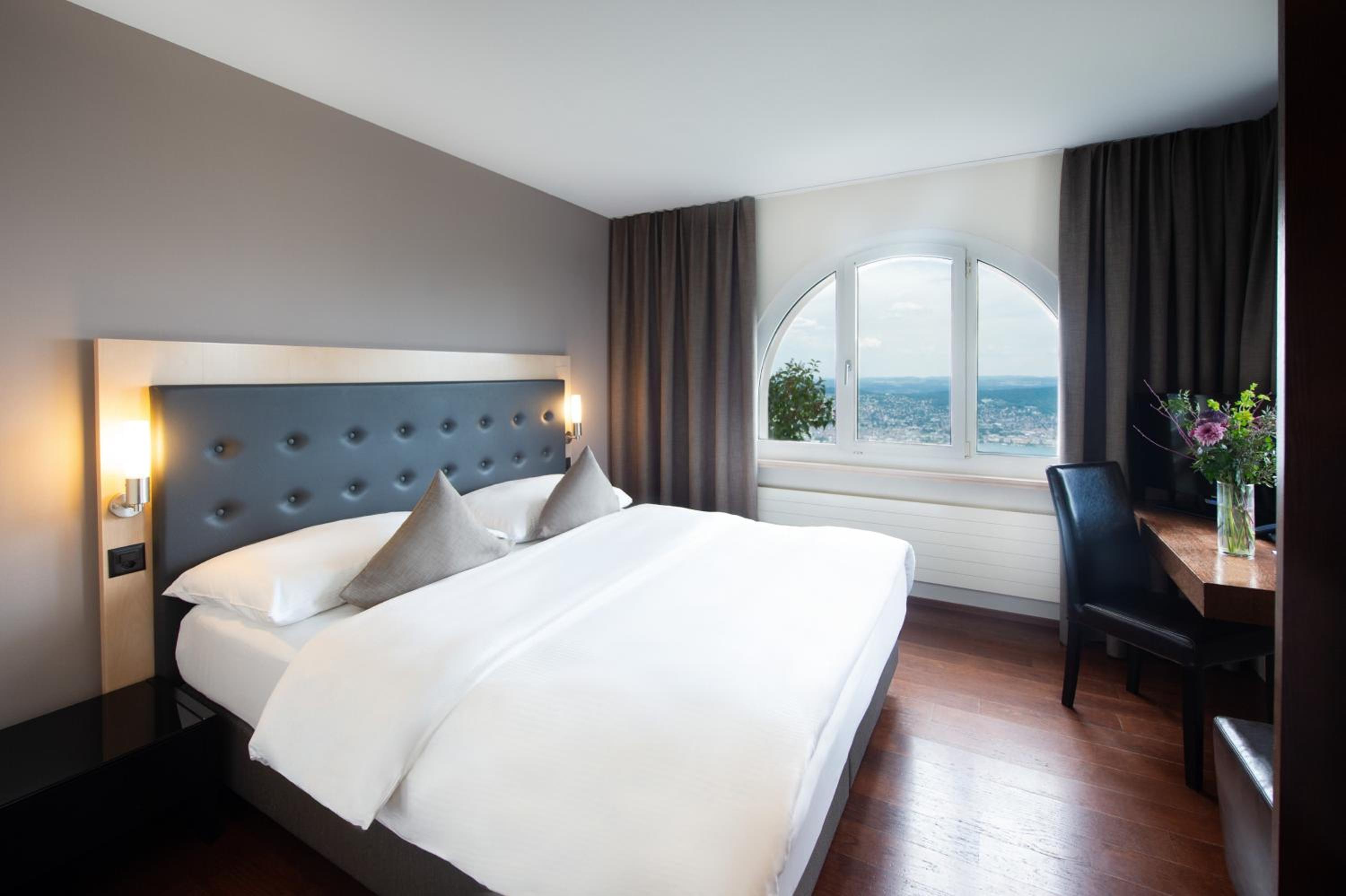 Panorama Room City and Lake View - Photo 1
