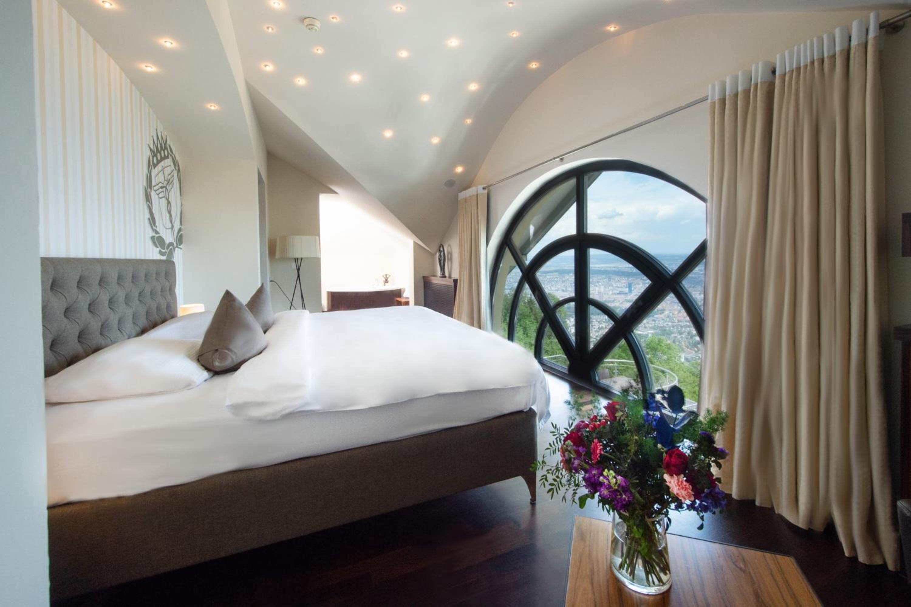 Skyline Suite with City View - Photo 1