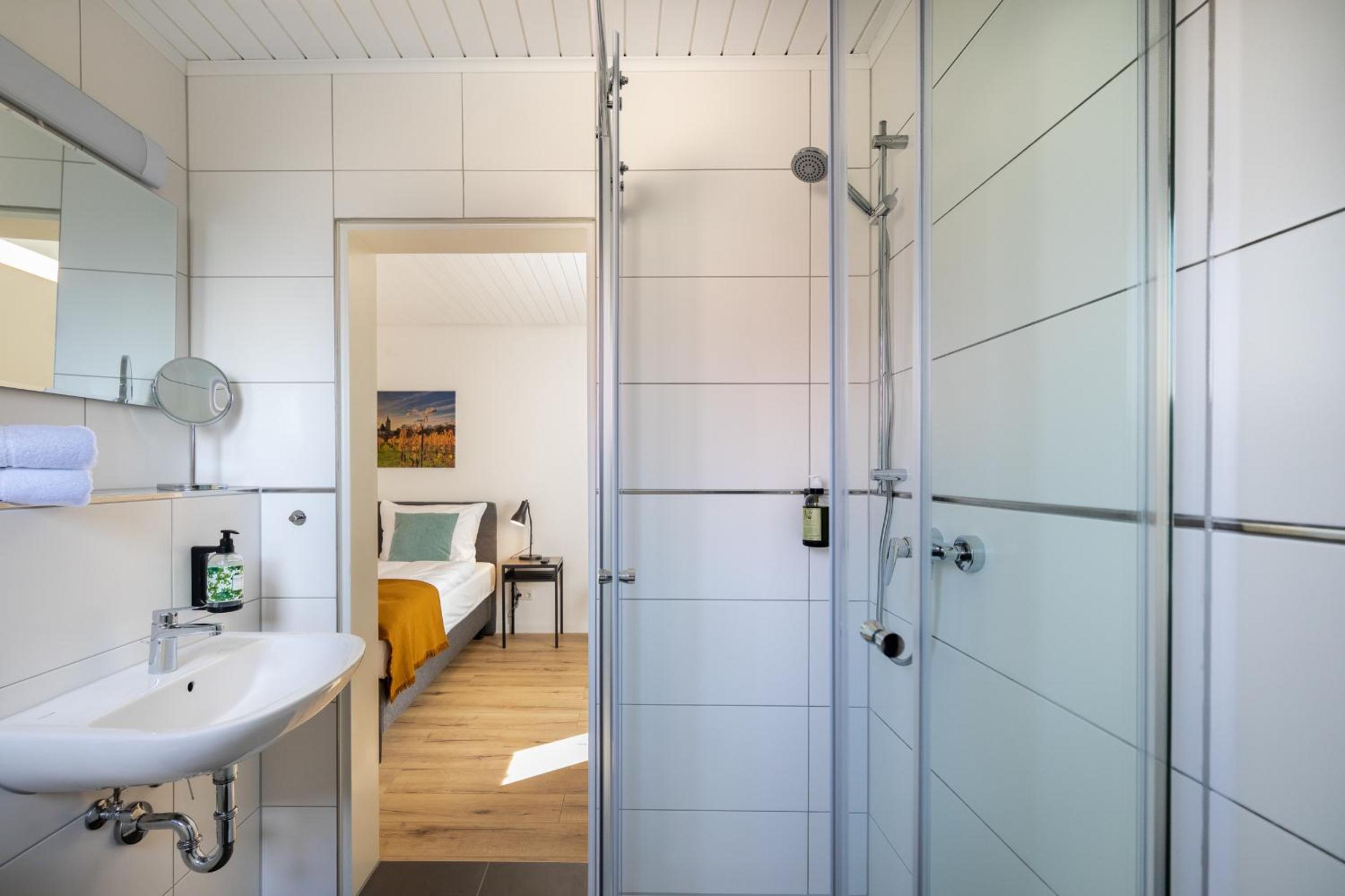 Double Room with Private Bathroom - Photo 9