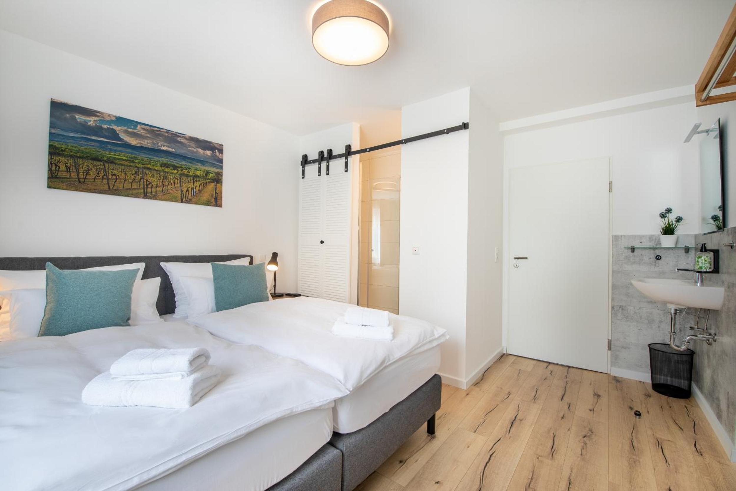 Double Room with Private Bathroom - Photo 7