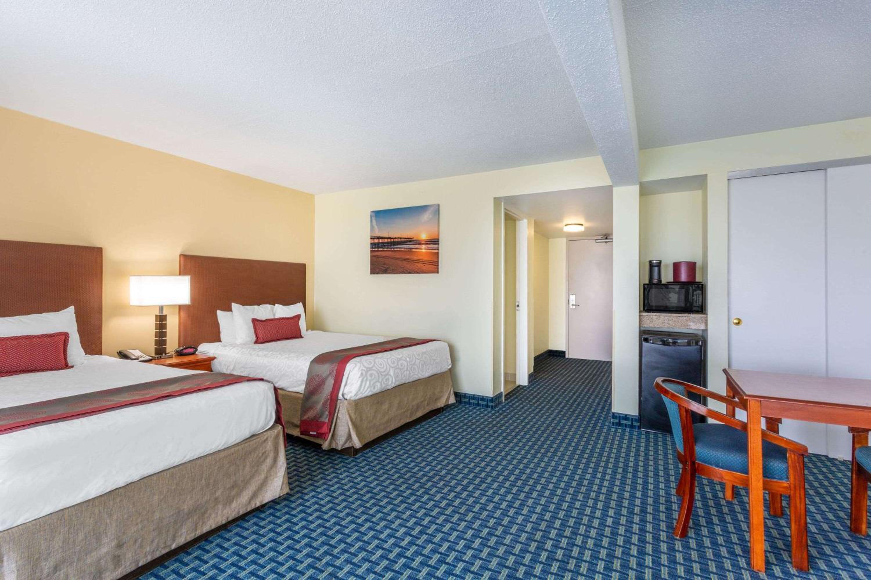 Double Room with Oceanfront View - Mobility Accessible with Roll-In Shower/Non-Smoking - Photo 2