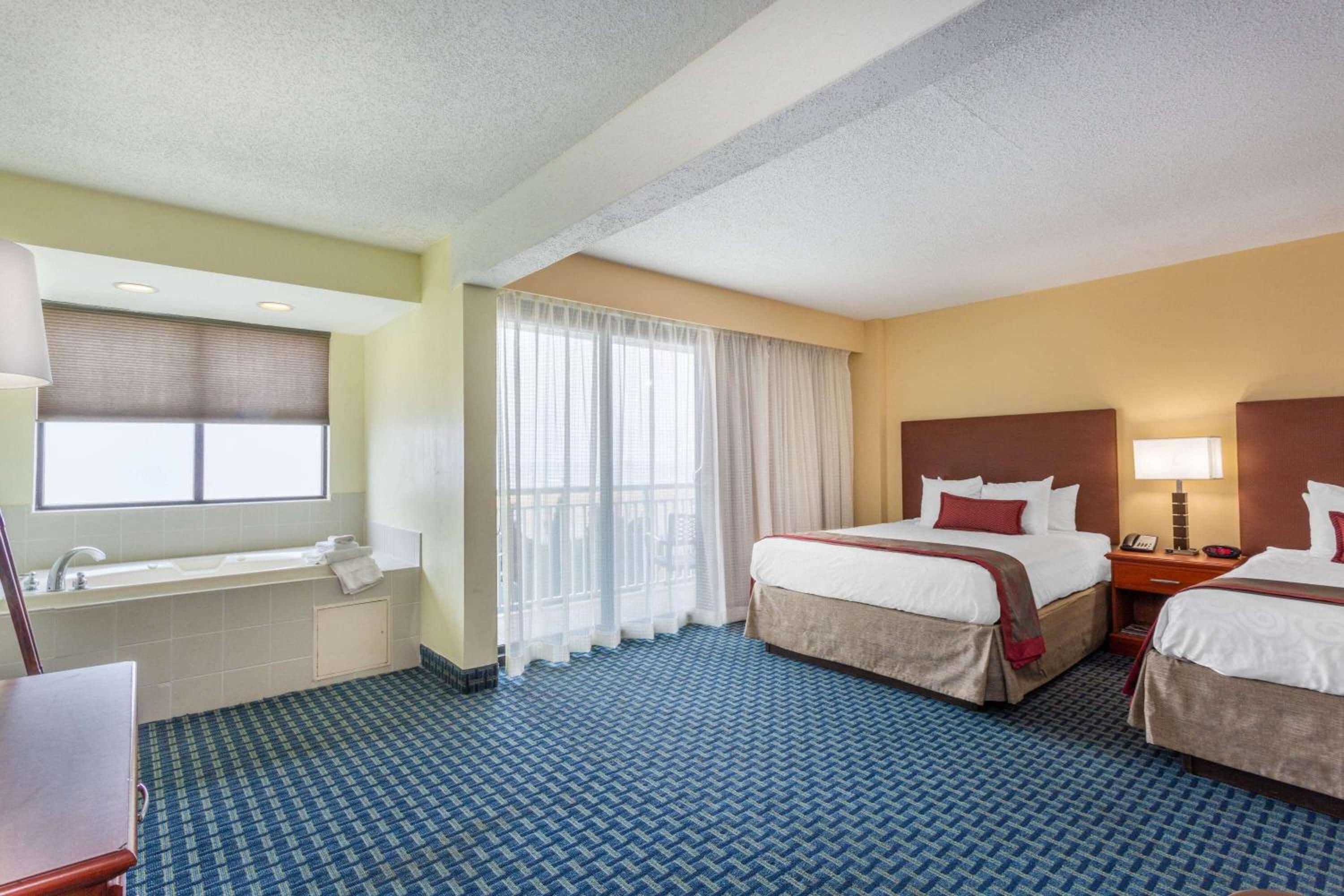 King Room with Oceanfront View - Non-Smoking - Photo 4