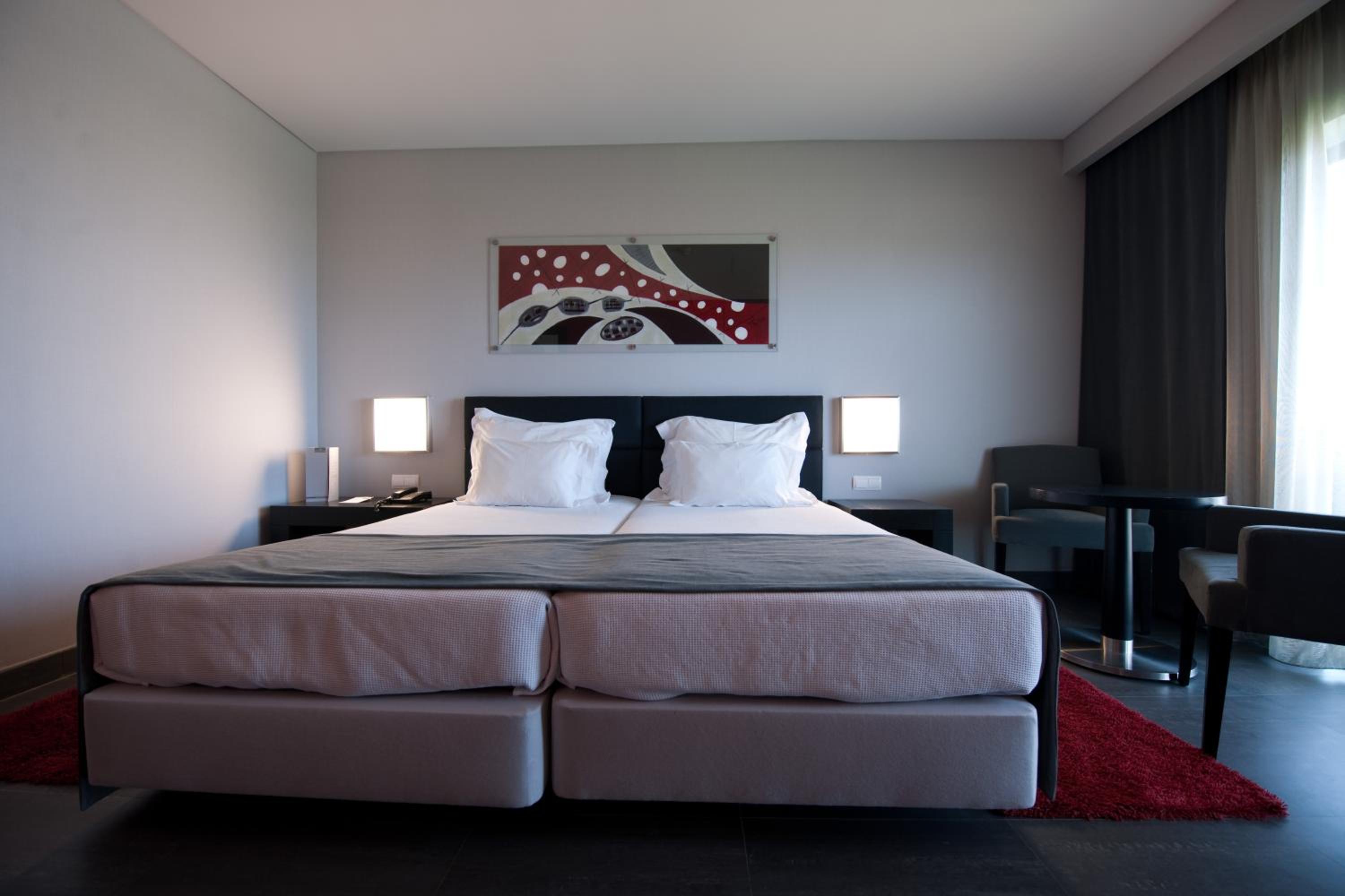 Twin Room with Extra Bed and Sea View (3 Adults)
