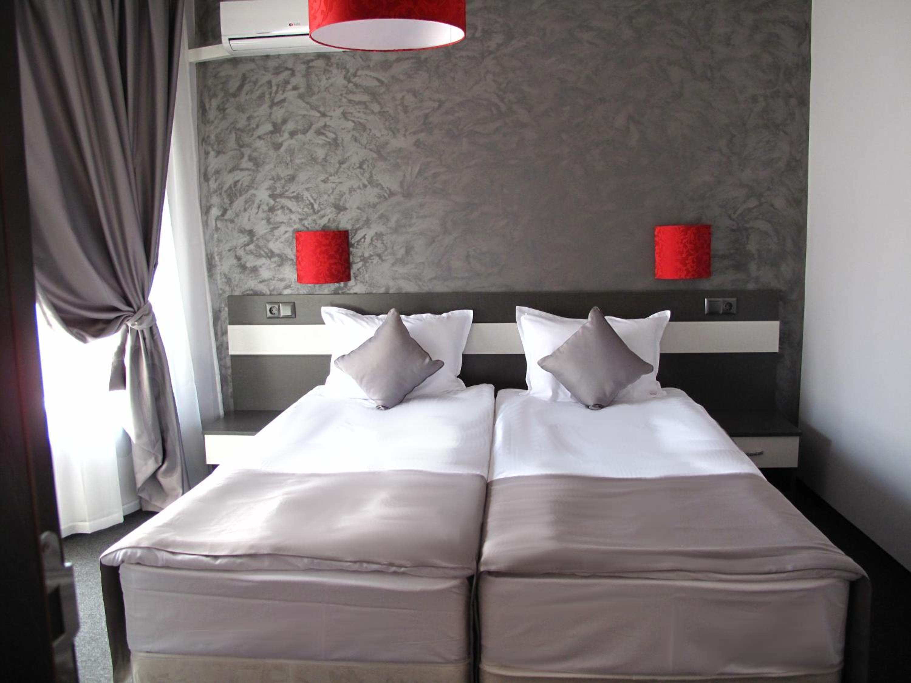 Double or Twin Room photo 3