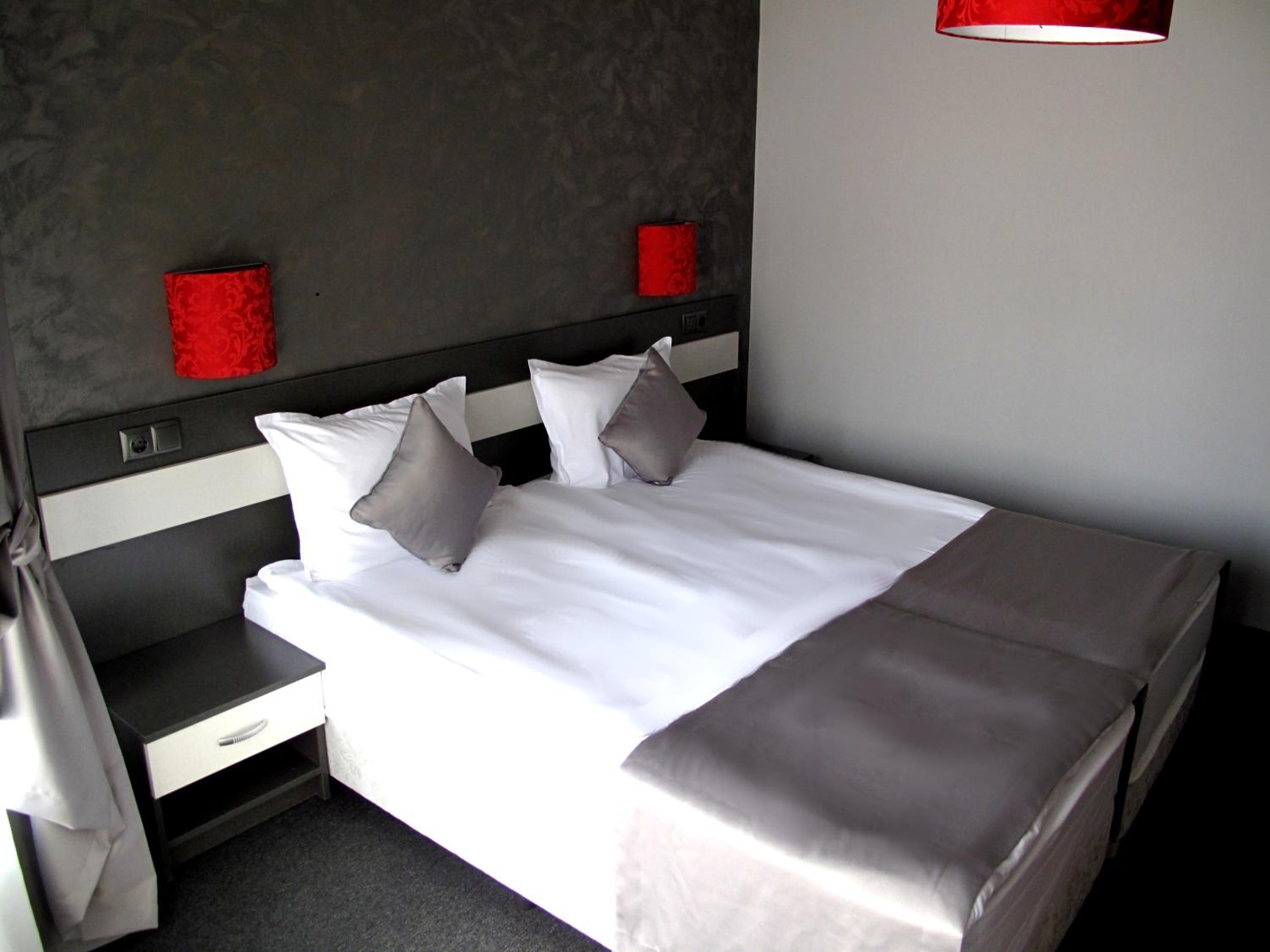 Double or Twin Room with Sofa Bed photo 2