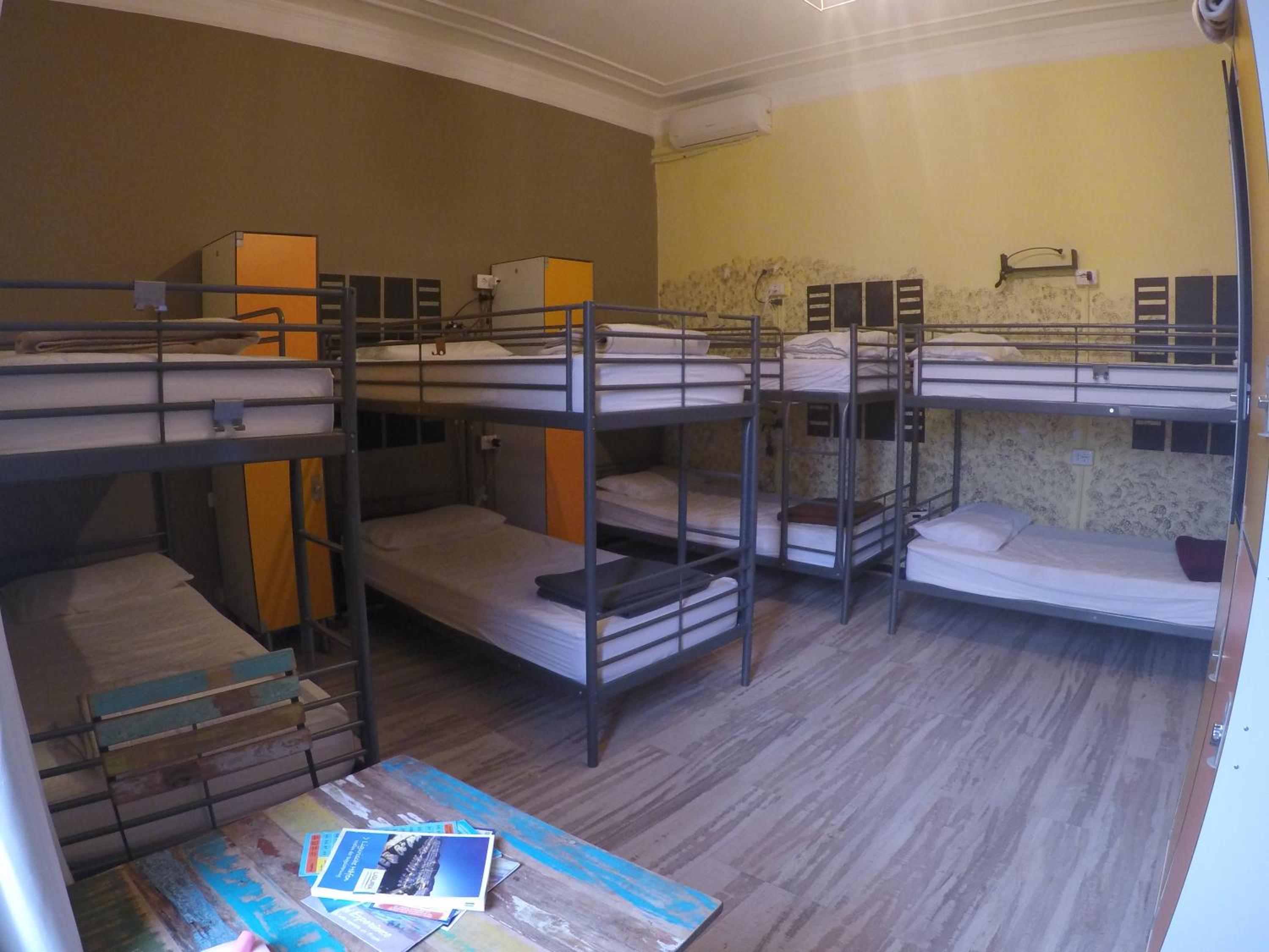 Bed in 8-Bed Mixed Dormitory Room photo 3