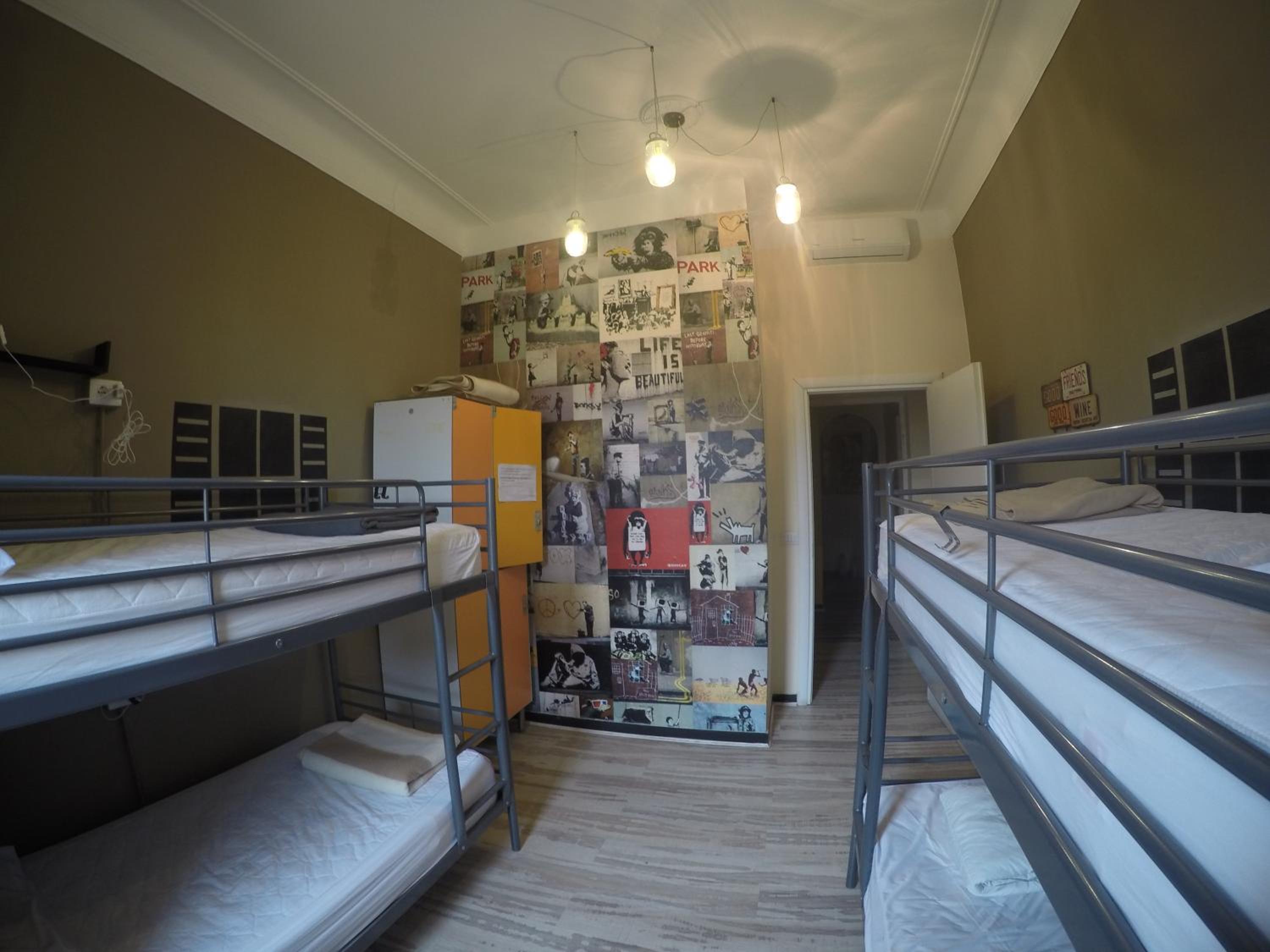 Bed in 4-Bed Mixed Dormitory Room photo 2
