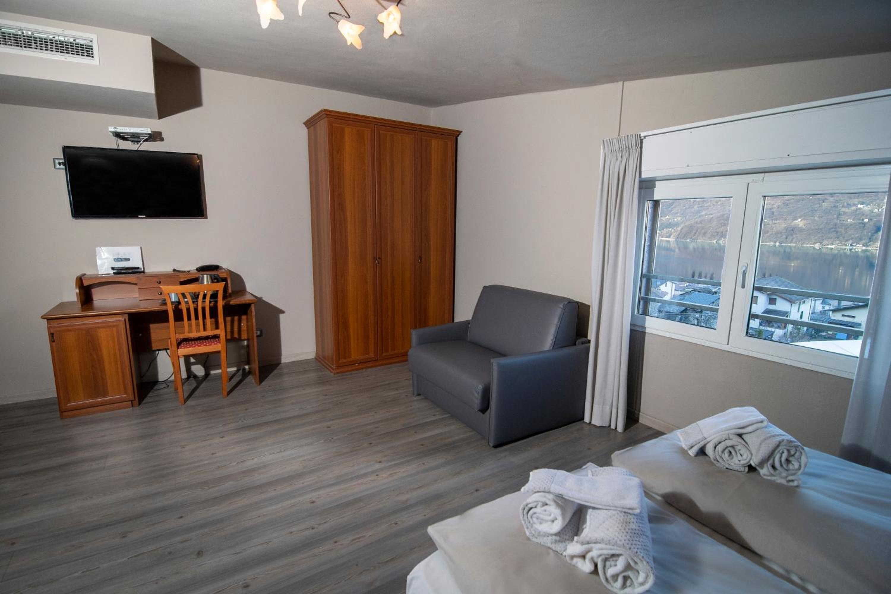 Queen Room - Disability Access photo 1