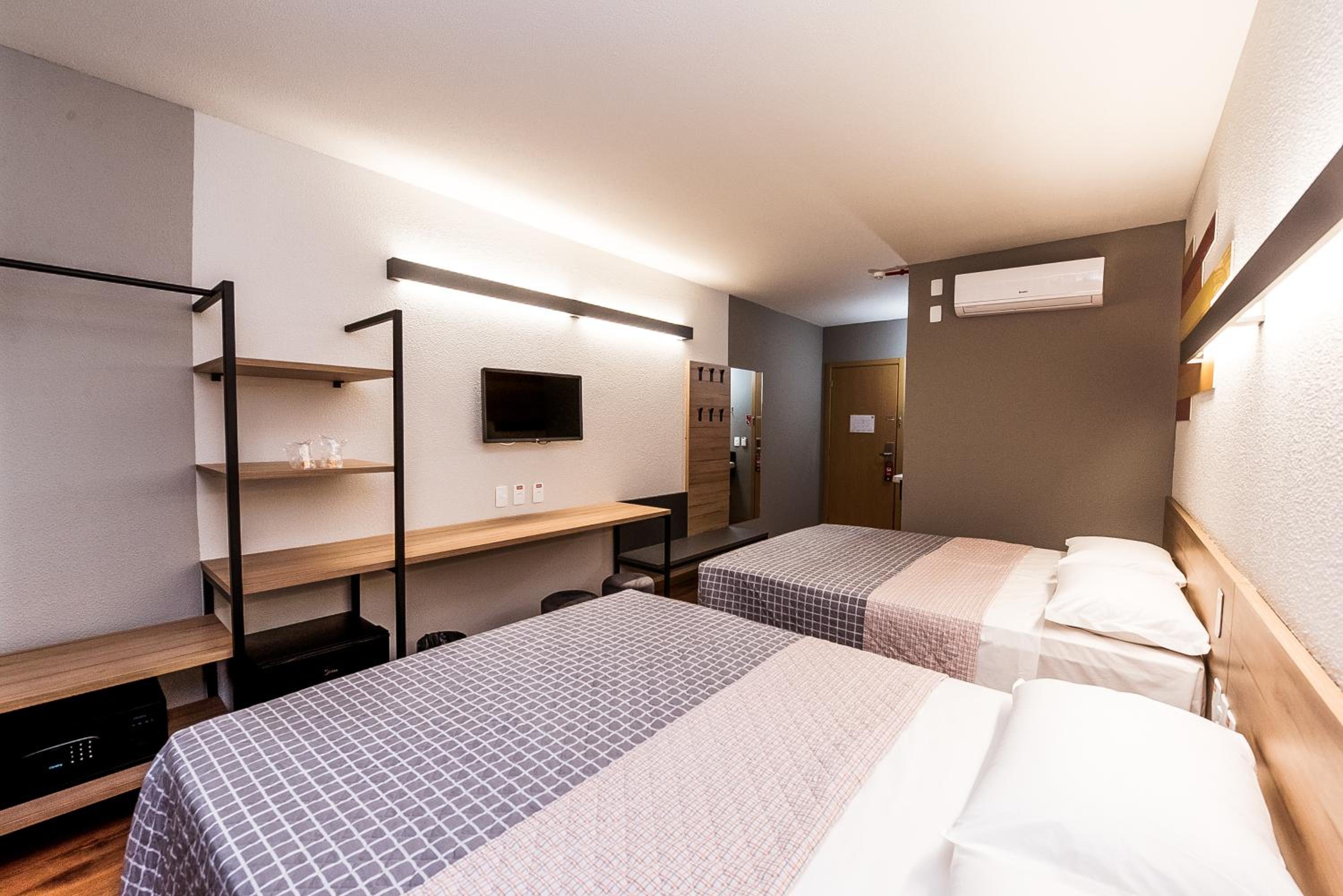 Standard Room with Two Double Beds - Photo 4