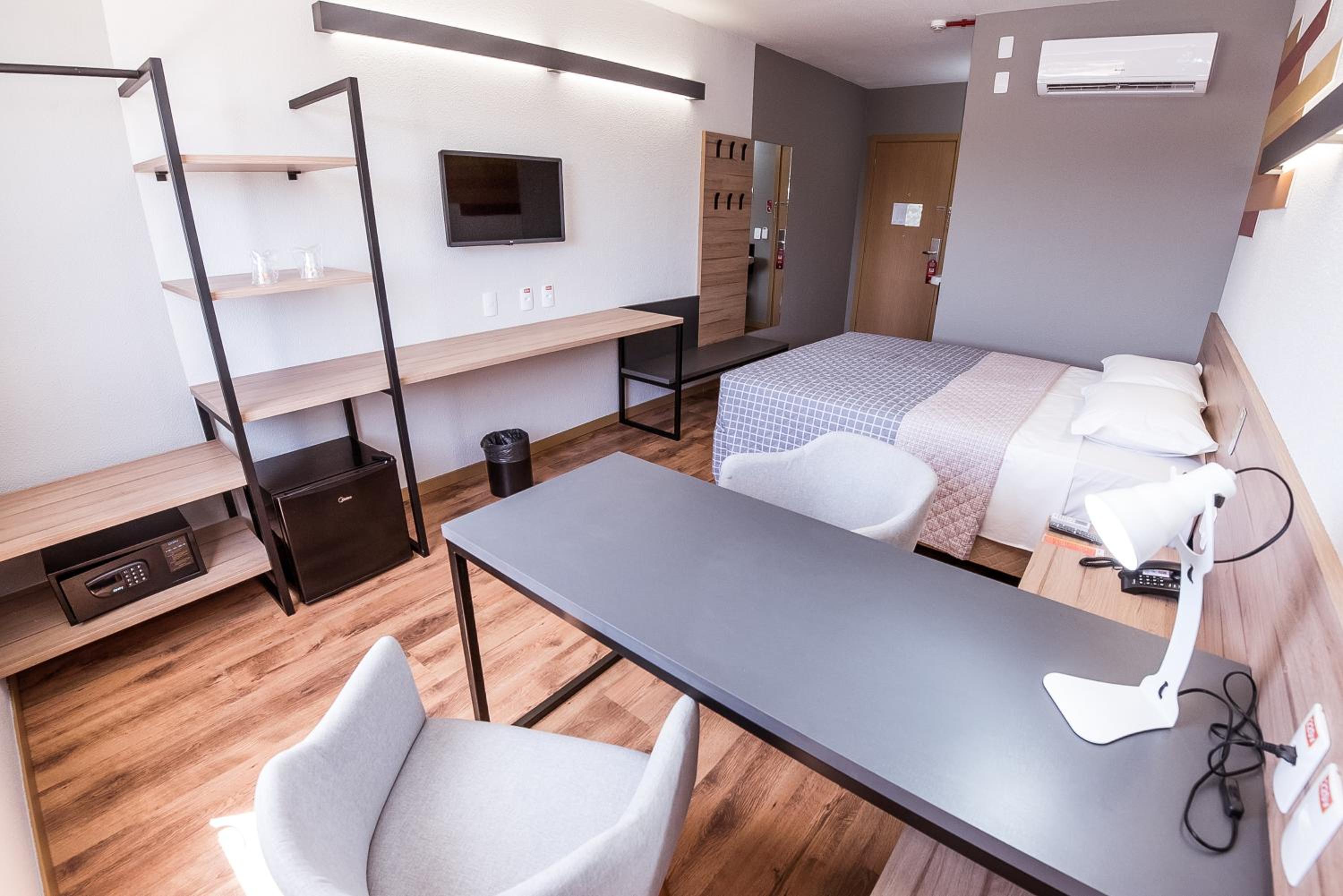 Standard Room with One Double Bed - Photo 1