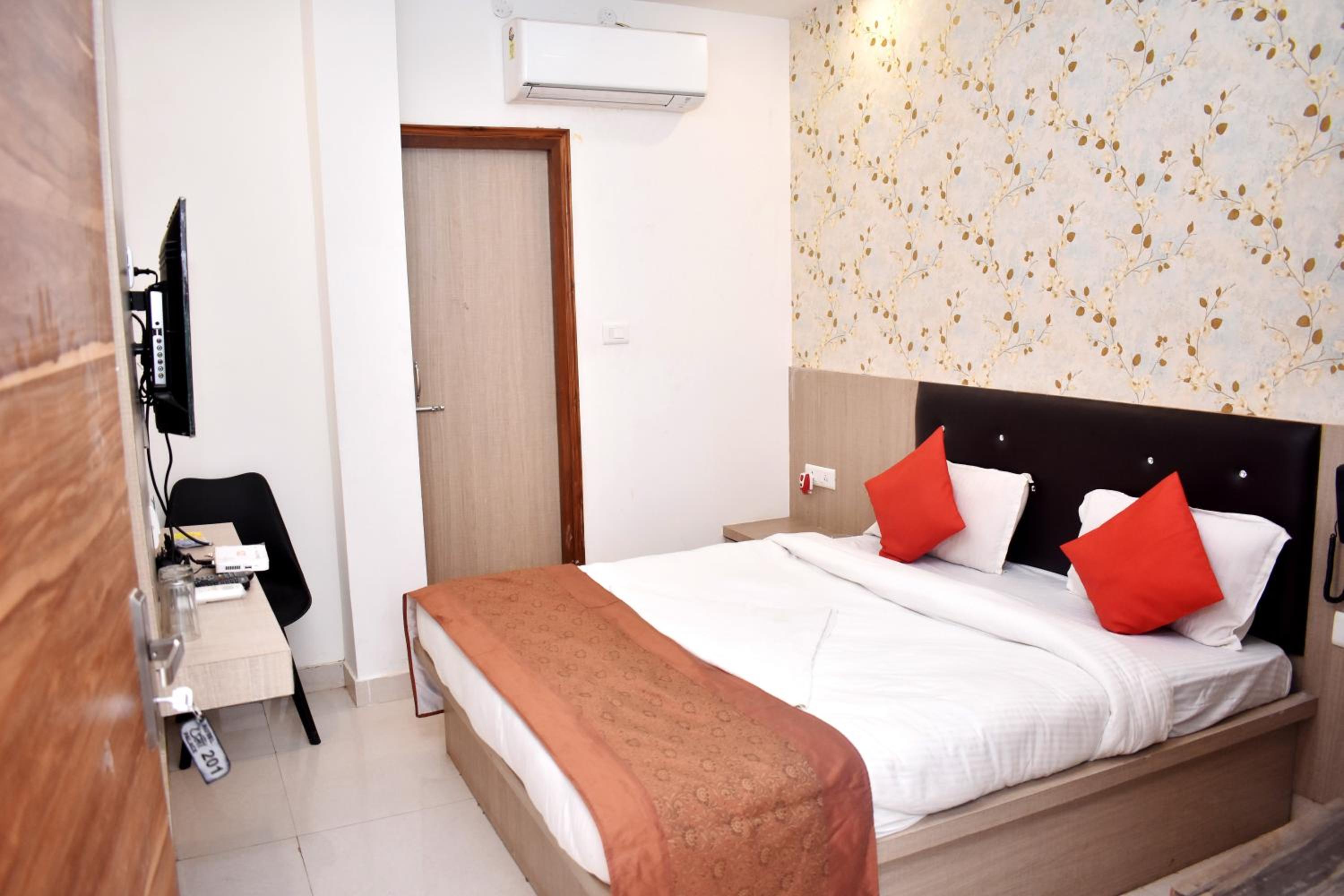 Deluxe Double Room photo 3
