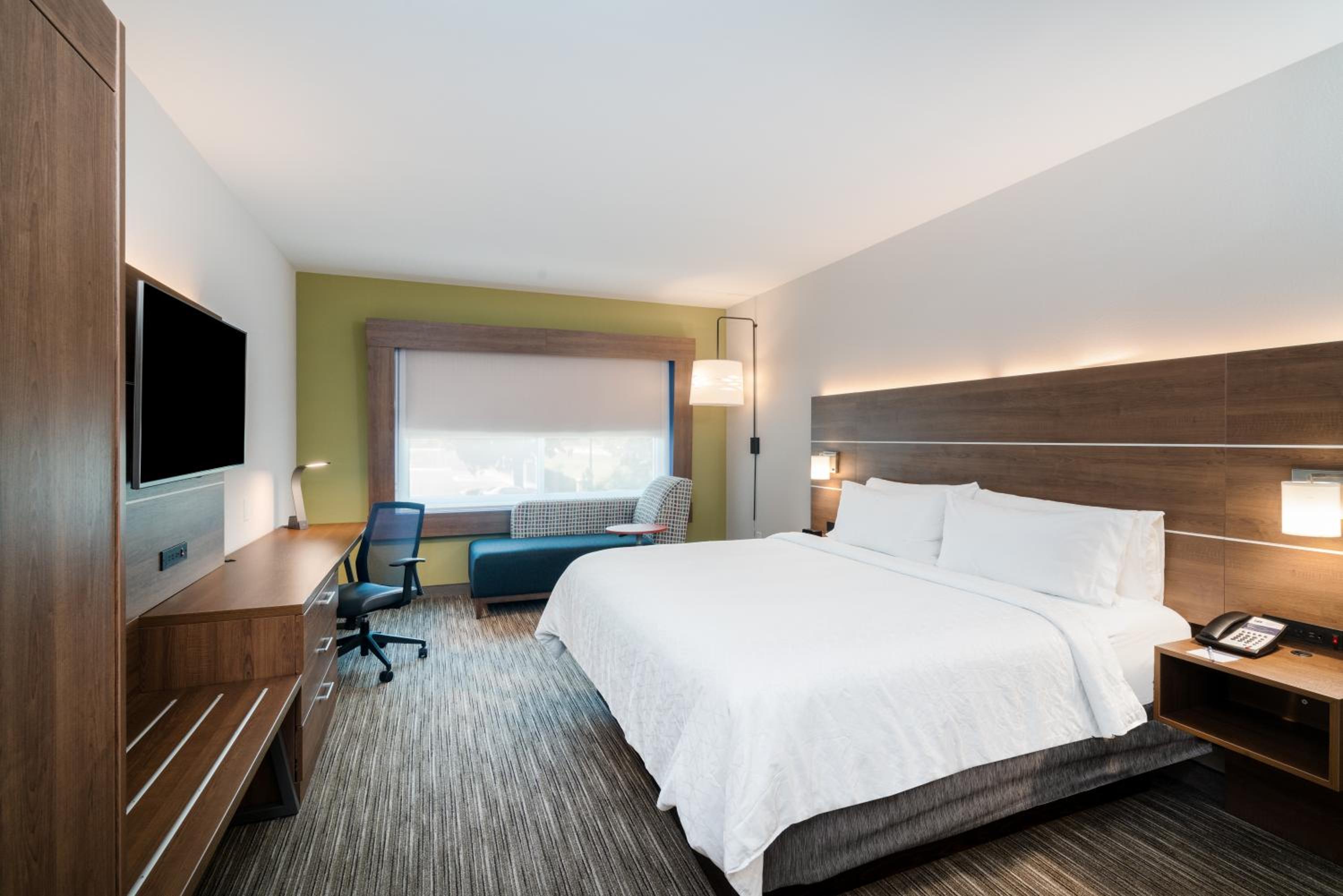 Standard King Room - Photo 4