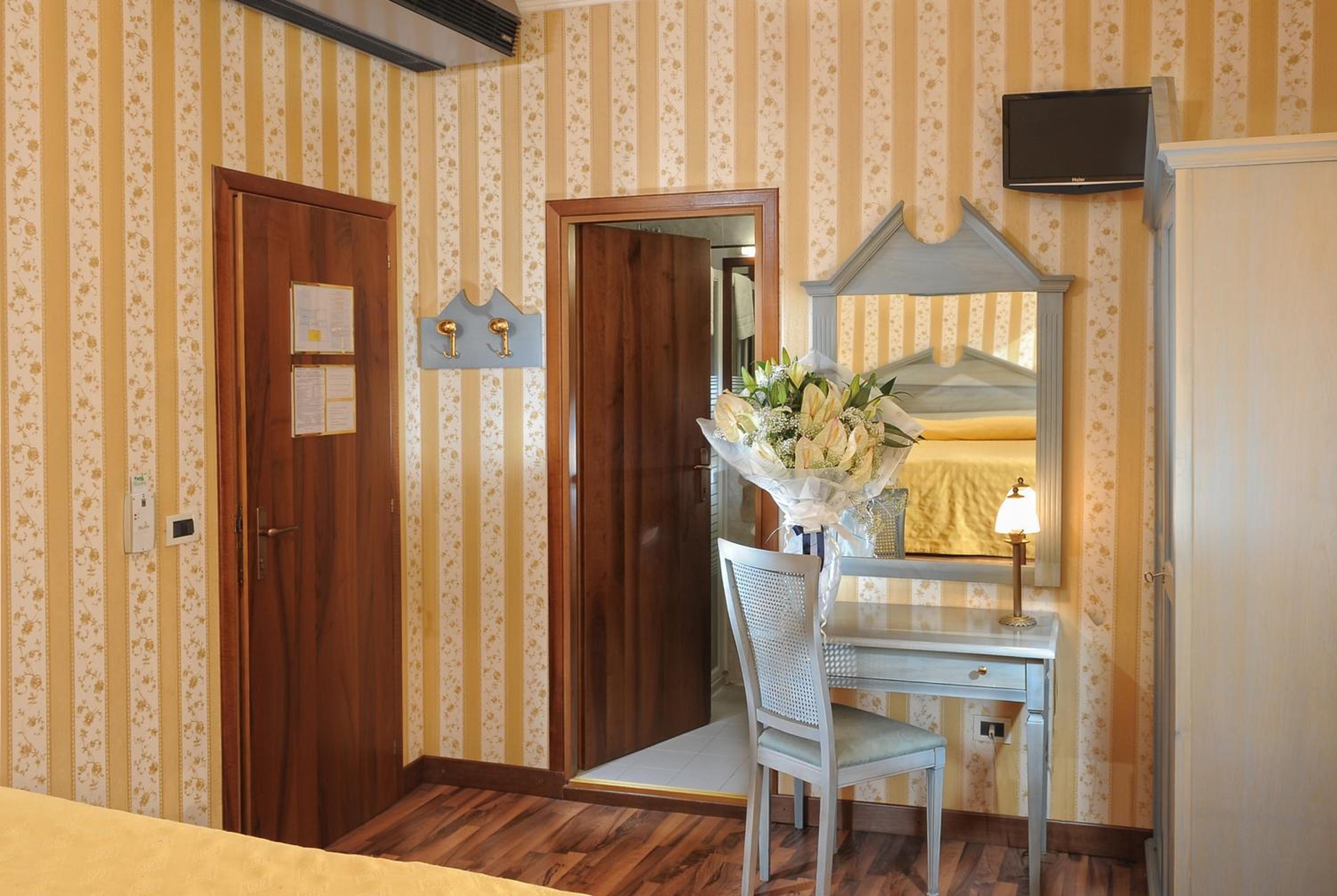 Double or Twin Room photo 2