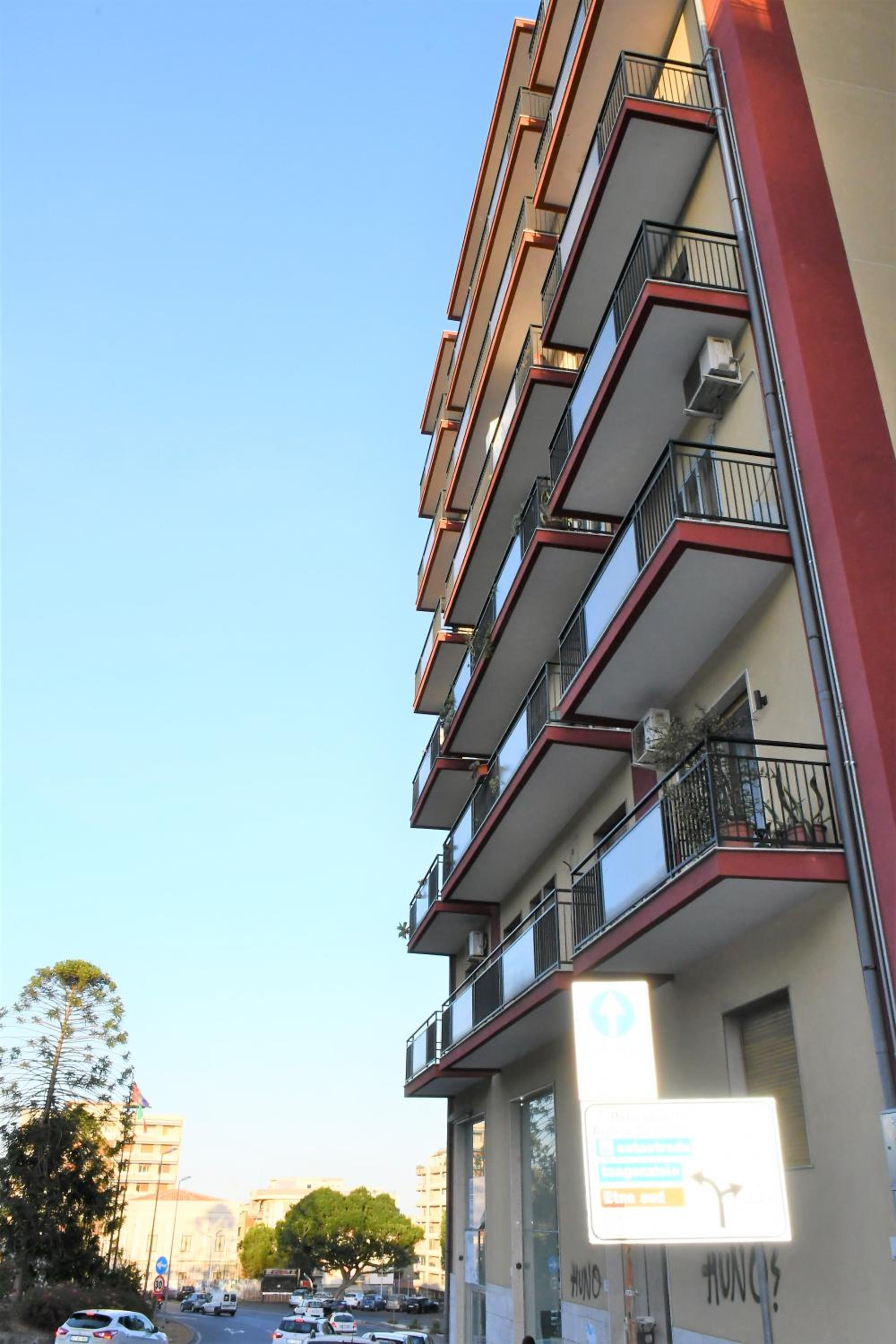 King Room with Balcony - Photo 15