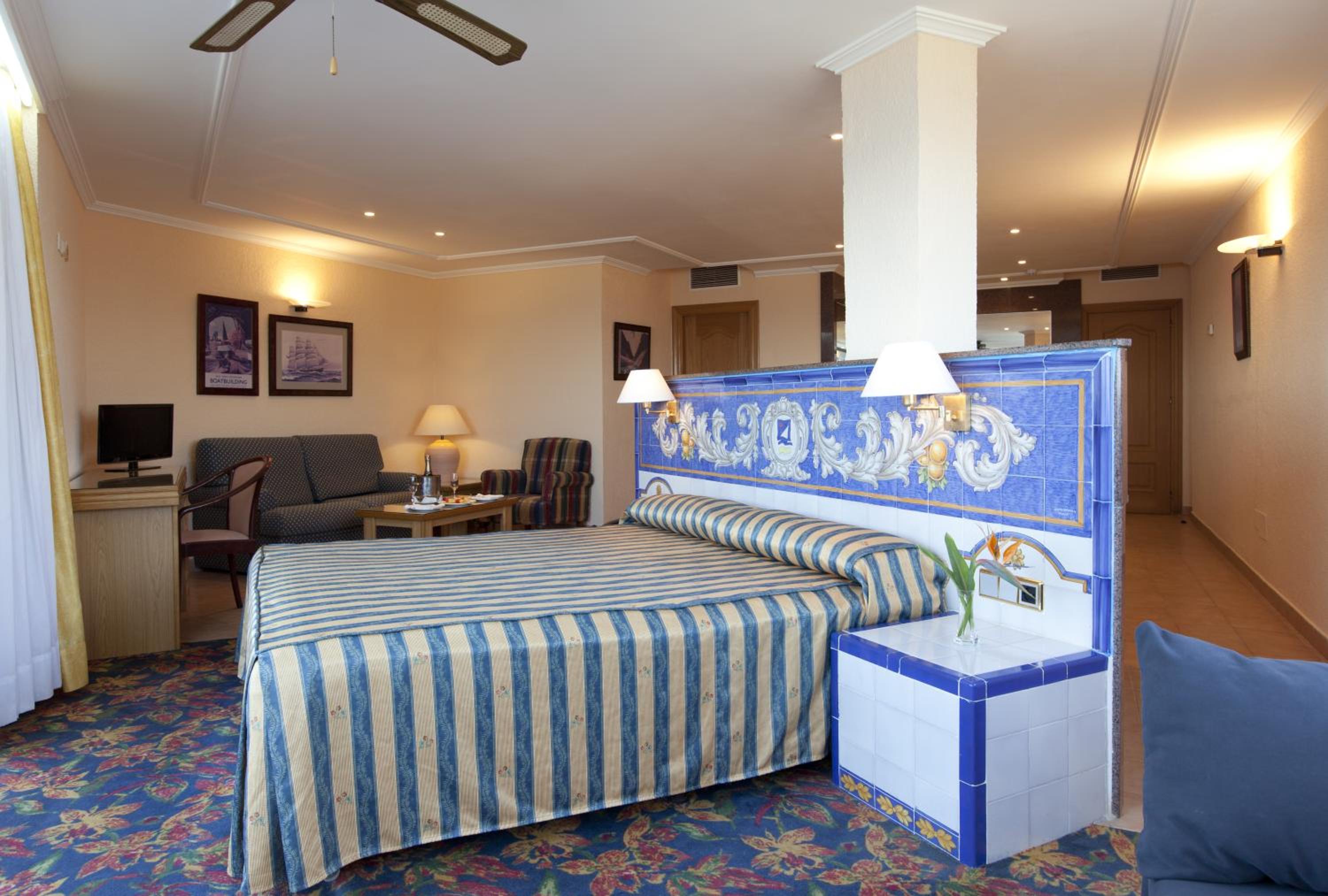 Suite Junior con vista lateral al mar