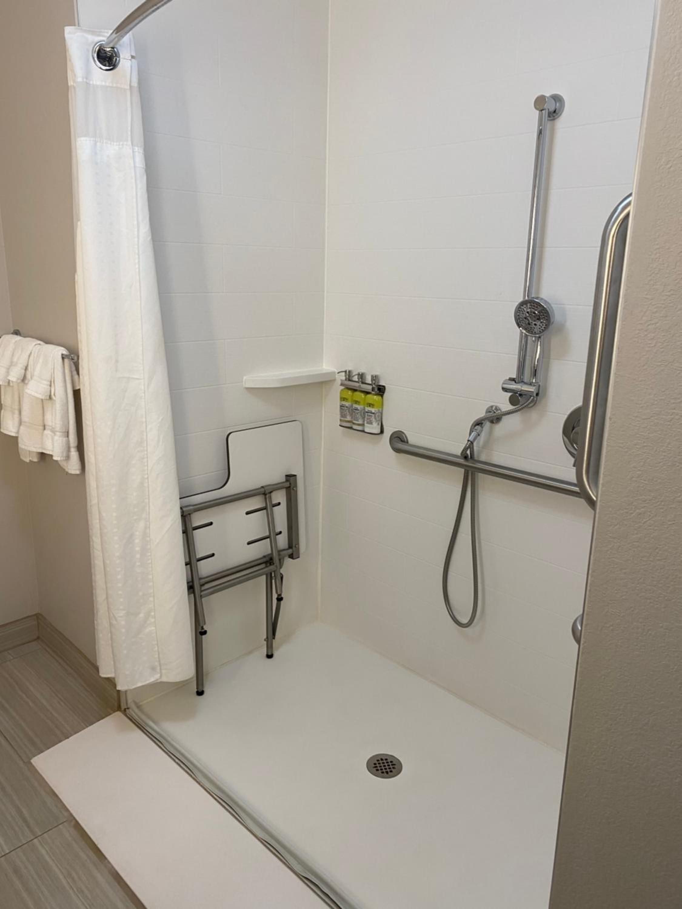 King Room - Mobility Access/Hearing Accessible - Photo 2