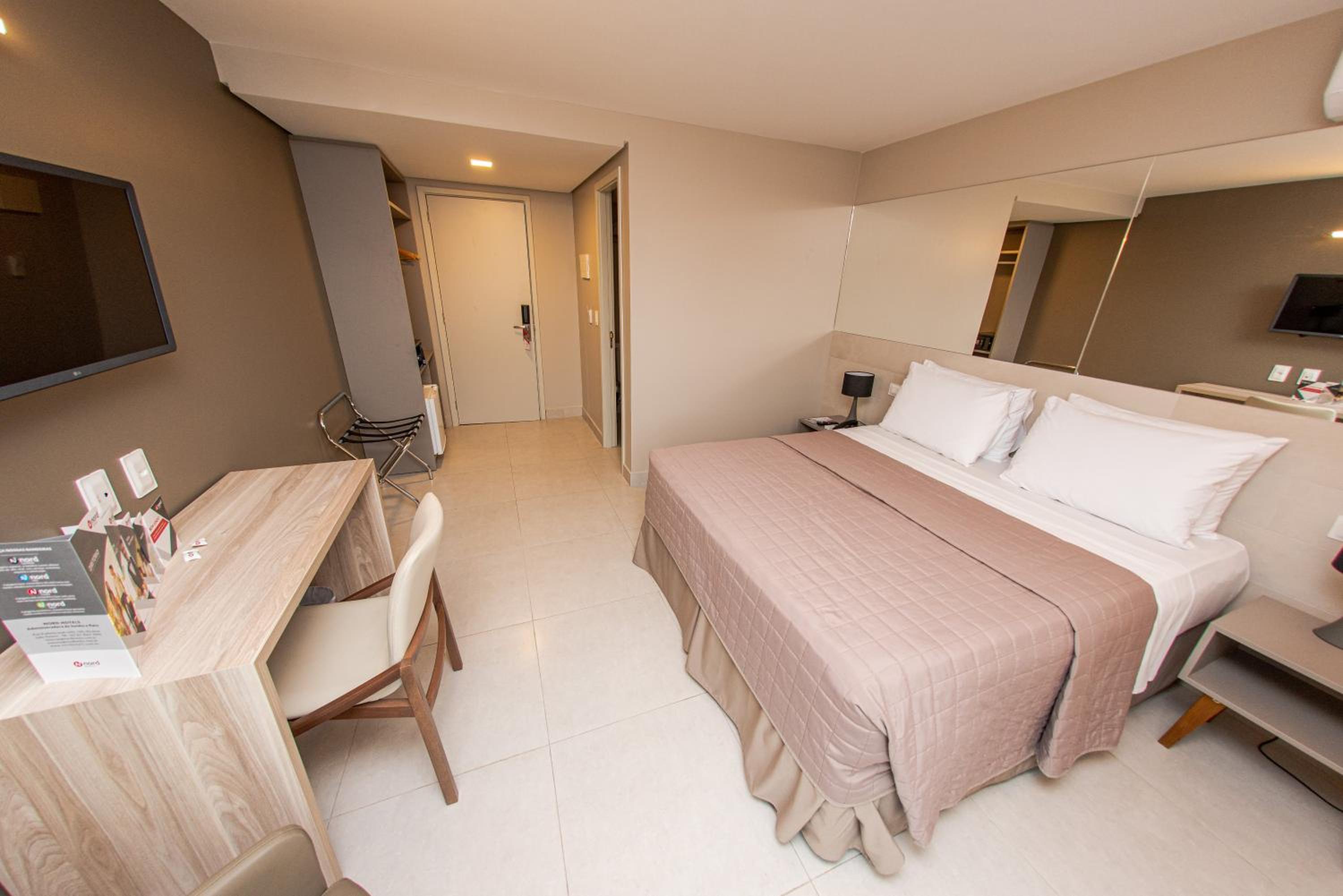 Suite - Photo 8