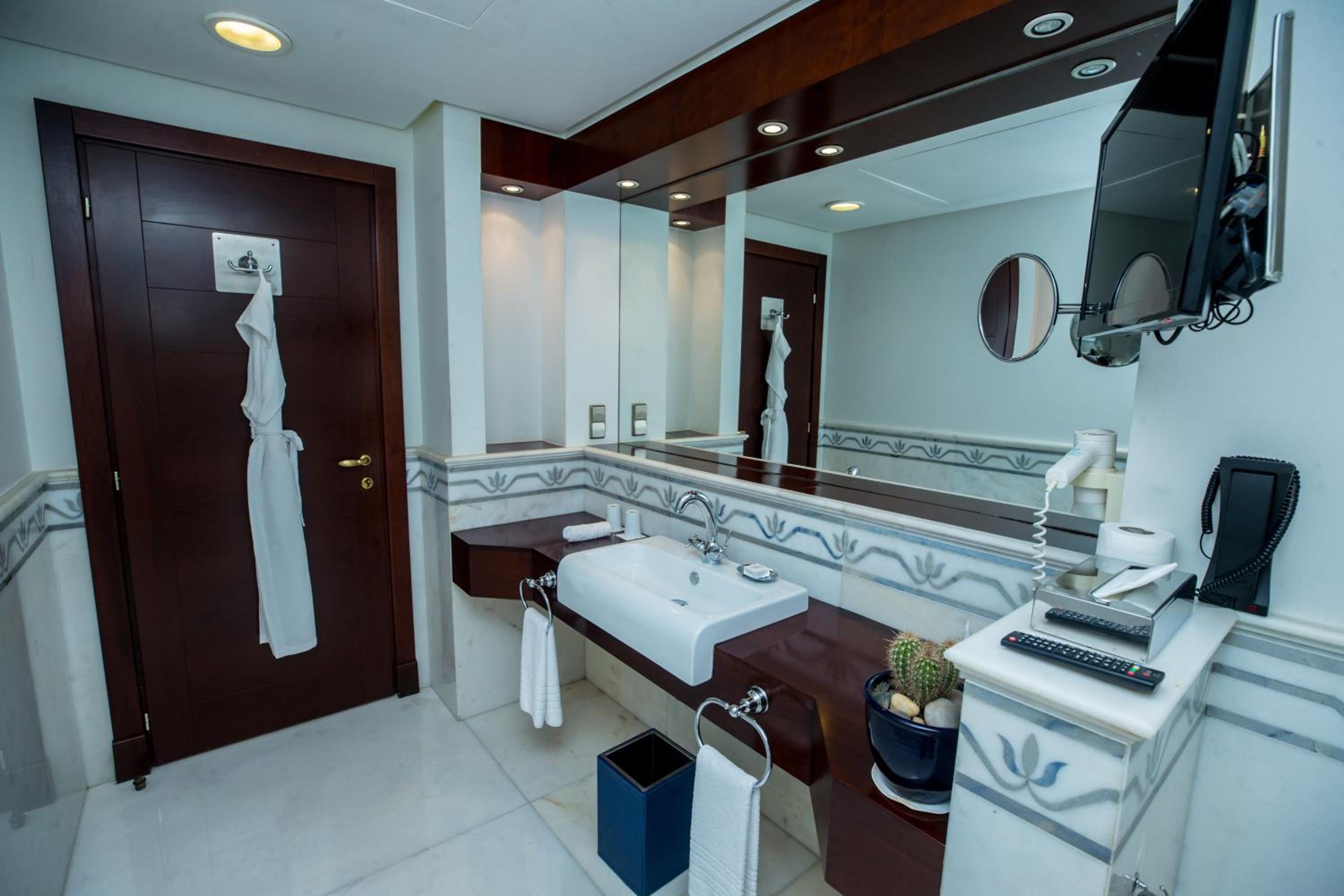 Executive with One Twin Bed and 2 Adults Occupancy (Non Smoking)