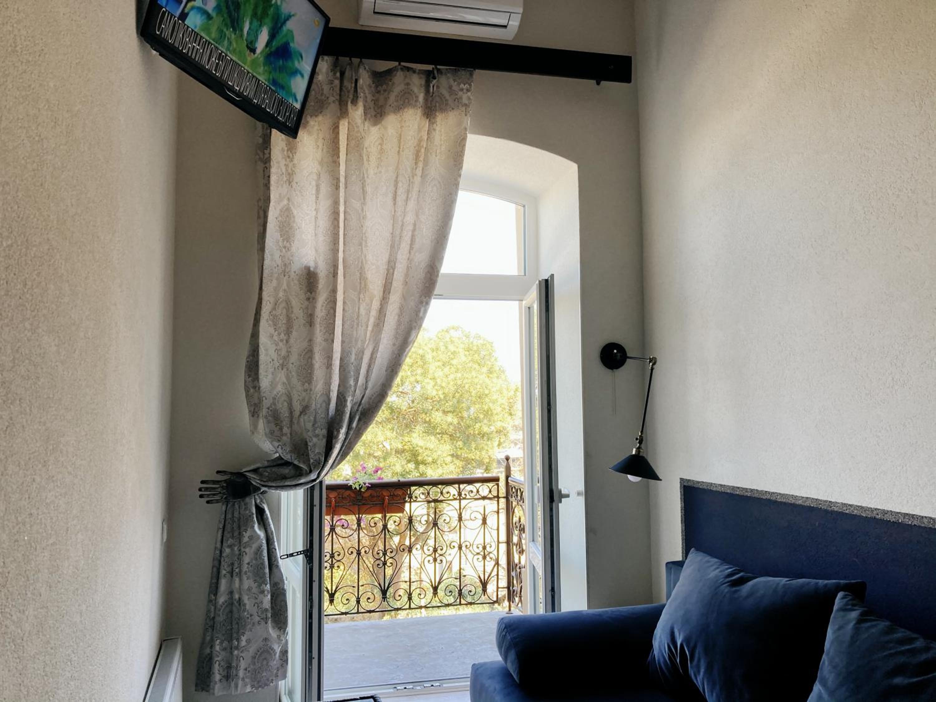 Apartment - Split Level with Balcony photo 1